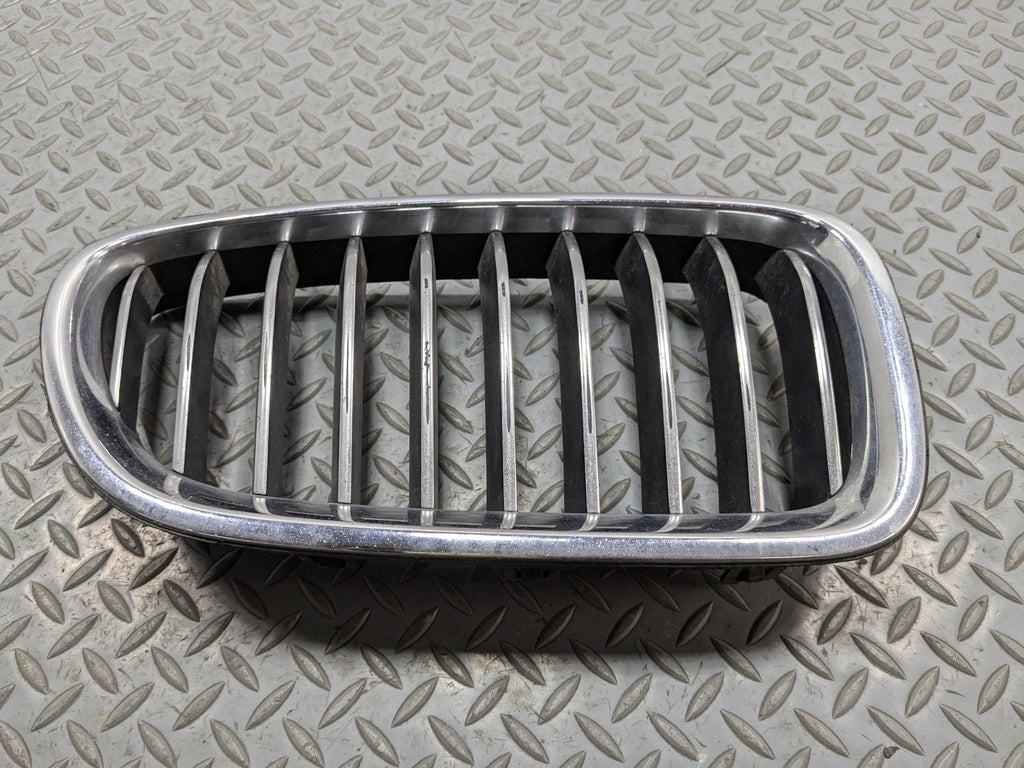 2014 - 2016 BMW 528I OEM BUMPER UPPER GRILLE FRONT RIGHT PASSENGER SIDE