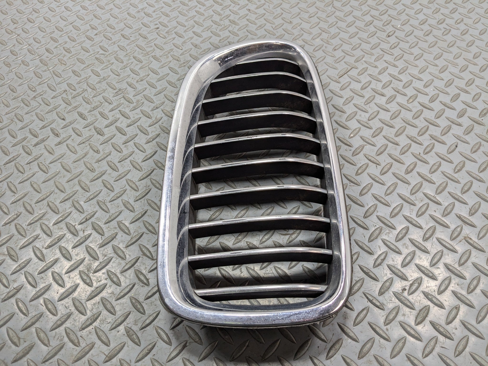 2014 - 2016 BMW 528I OEM BUMPER UPPER GRILLE FRONT RIGHT PASSENGER SIDE