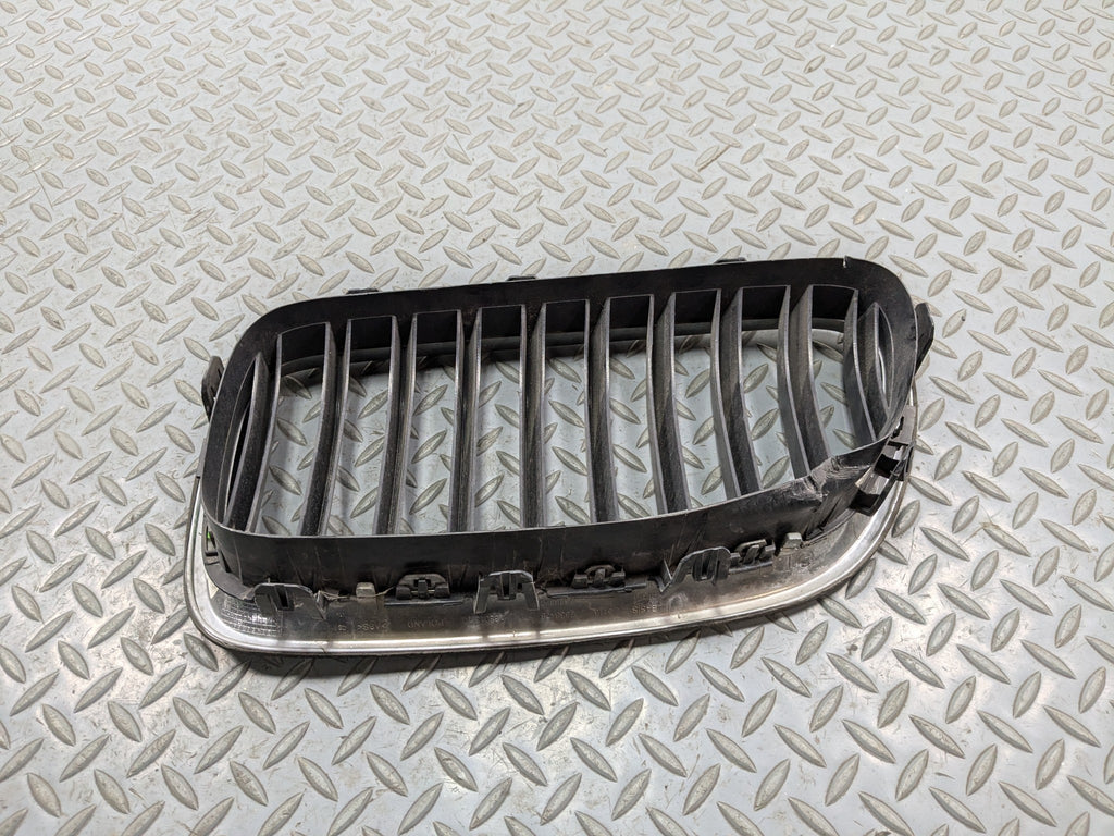 2014 - 2016 BMW 528I OEM BUMPER UPPER GRILLE FRONT RIGHT PASSENGER SIDE