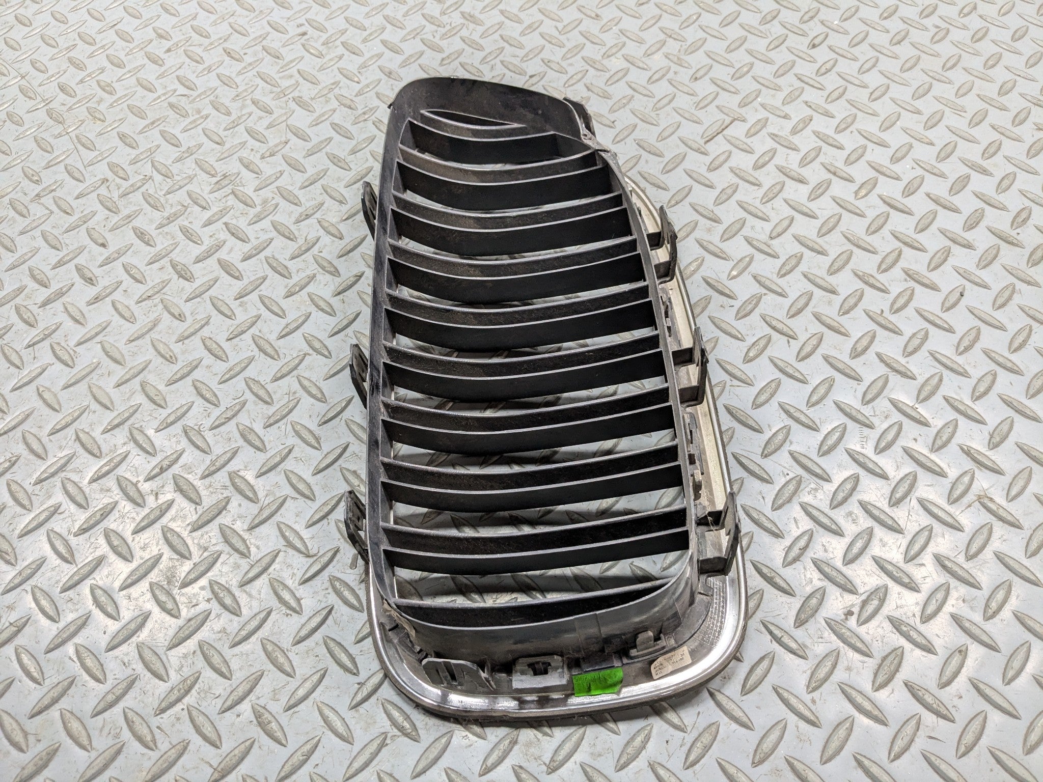 2014 - 2016 BMW 528I OEM BUMPER UPPER GRILLE FRONT RIGHT PASSENGER SIDE