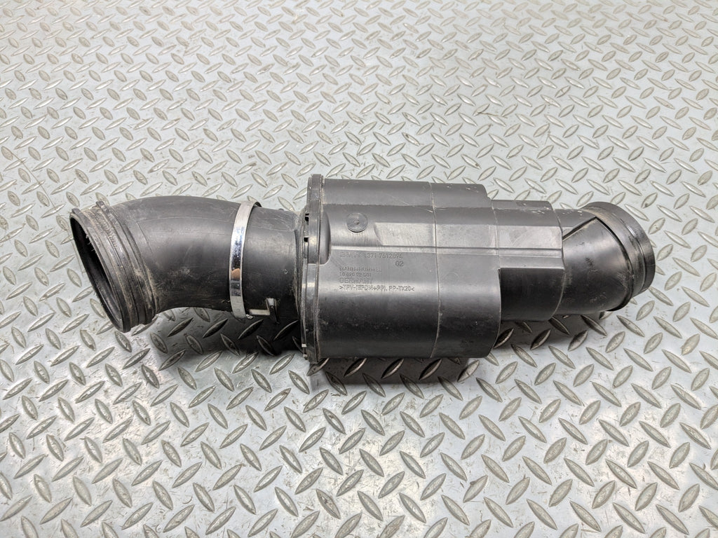 2014 - 2016 BMW 528I OEM ENGINE AIR INTAKE RESONATOR DUCT HOSE TUBE PIPE