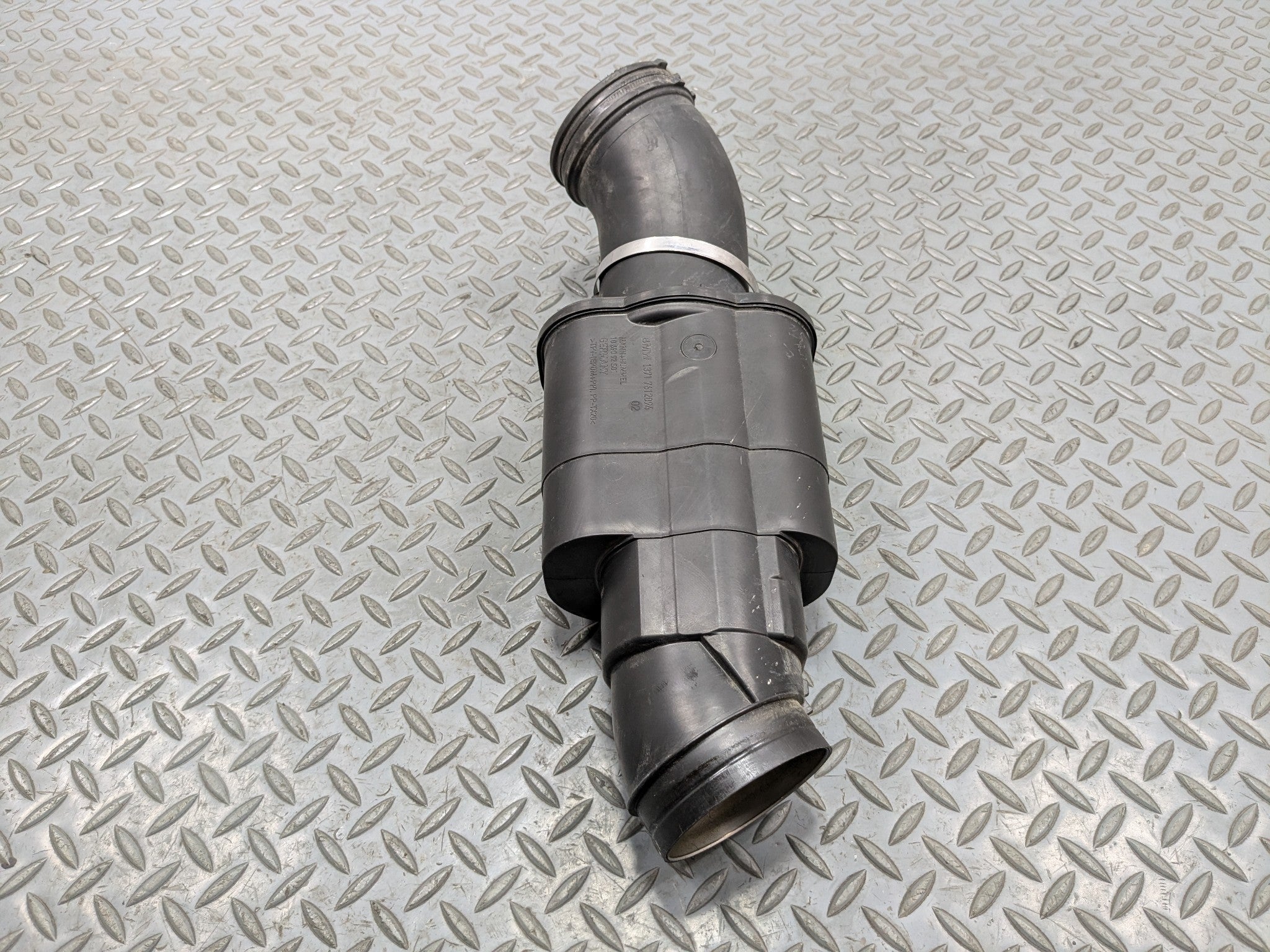 2014 - 2016 BMW 528I OEM ENGINE AIR INTAKE RESONATOR DUCT HOSE TUBE PIPE