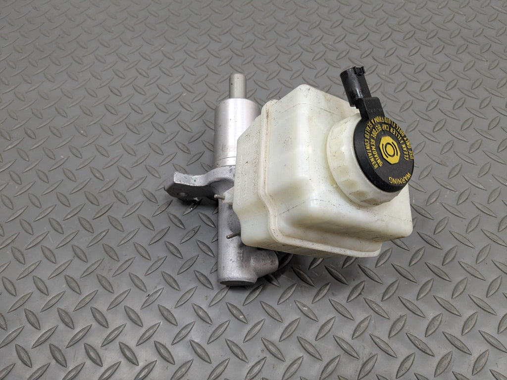 2014 - 2016 BMW 528I OEM BRAKE MASTER CYLINDER WITH RESERVOIR TANK ASSEMBLY