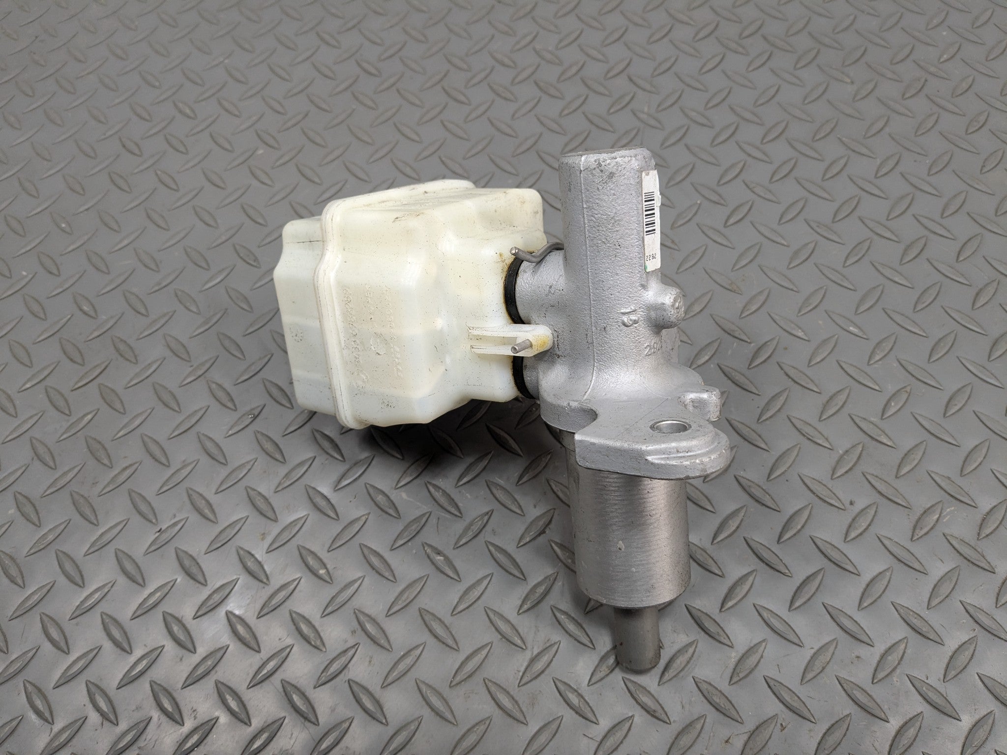 2014 - 2016 BMW 528I OEM BRAKE MASTER CYLINDER WITH RESERVOIR TANK ASSEMBLY