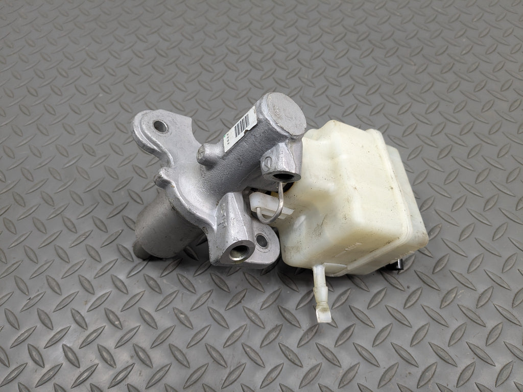 2014 - 2016 BMW 528I OEM BRAKE MASTER CYLINDER WITH RESERVOIR TANK ASSEMBLY