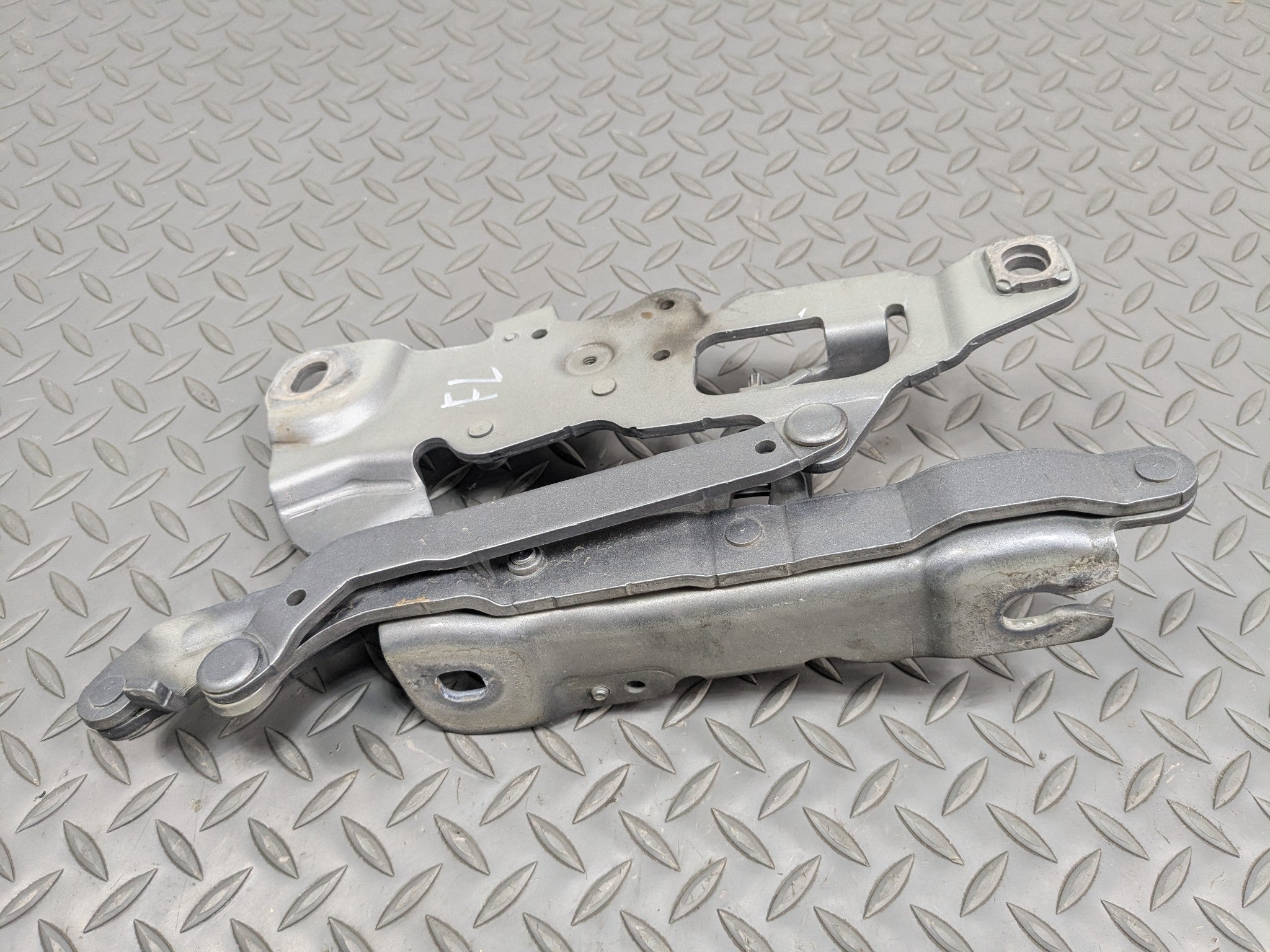 2014 - 2016 BMW 528I OEM HOOD HINGE SUPPORT BRACKET FRONT LEFT DRIVER SIDE