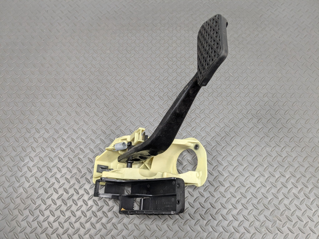 2014 - 2016 BMW 528I OEM FRONT BRAKE PEDAL WITH SUPPORT MOUNT BRACKET ASSEMBLY