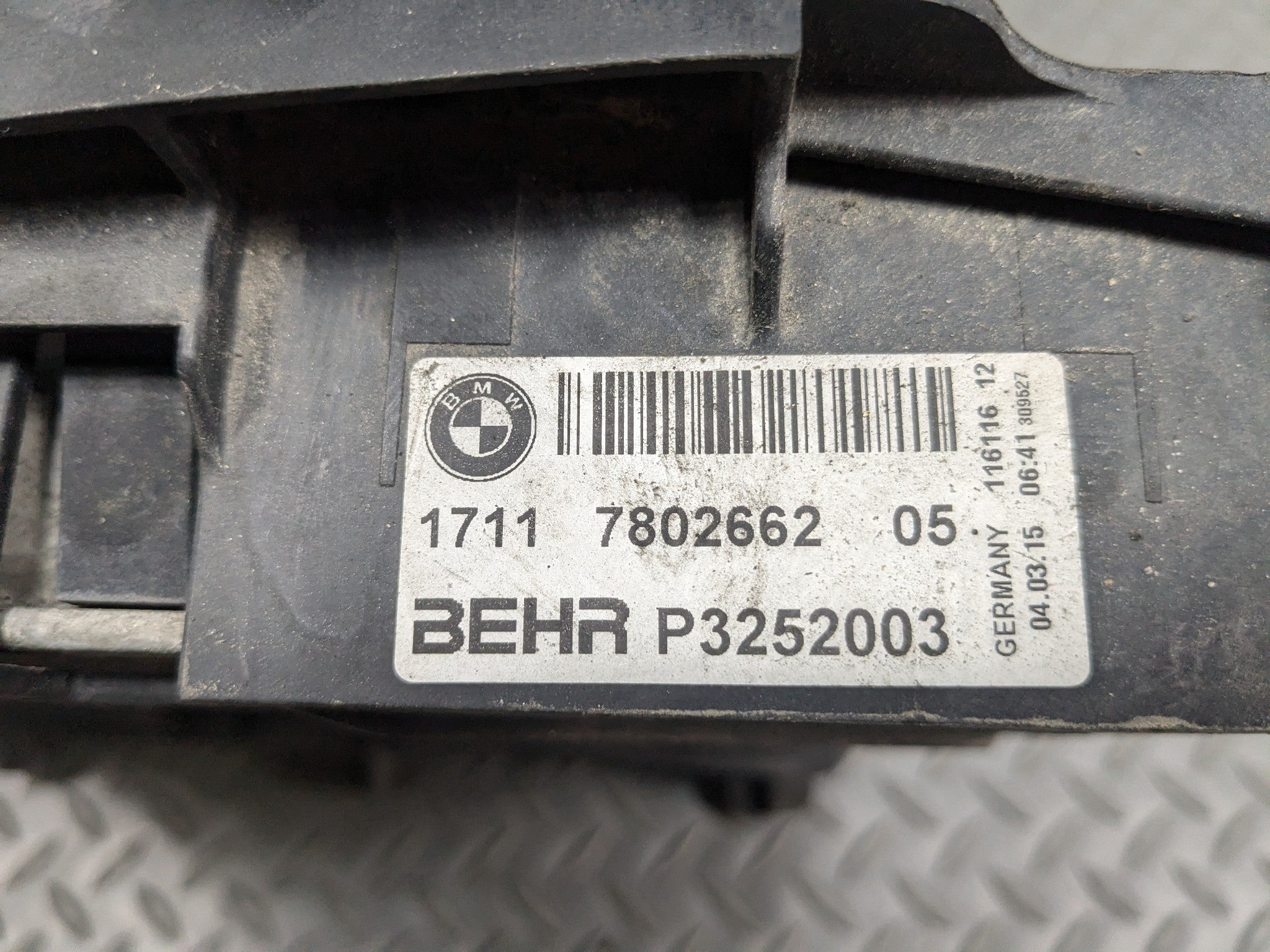 2014 - 2016 BMW 528I OEM ENGINE AUXILIARY OIL COOLER RADIATOR LEFT DRIVER SIDE