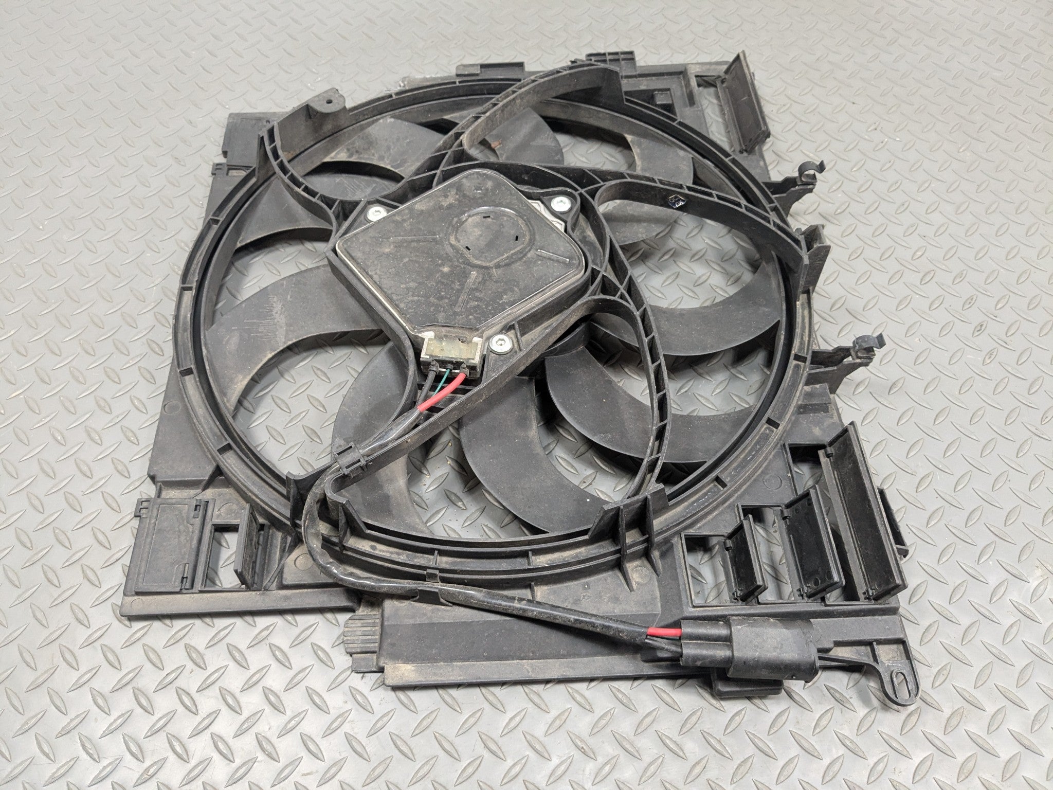 2014 - 2016 BMW 528I OEM ELECTRIC COOLING MOTOR FAN BLADE WITH SHROUD