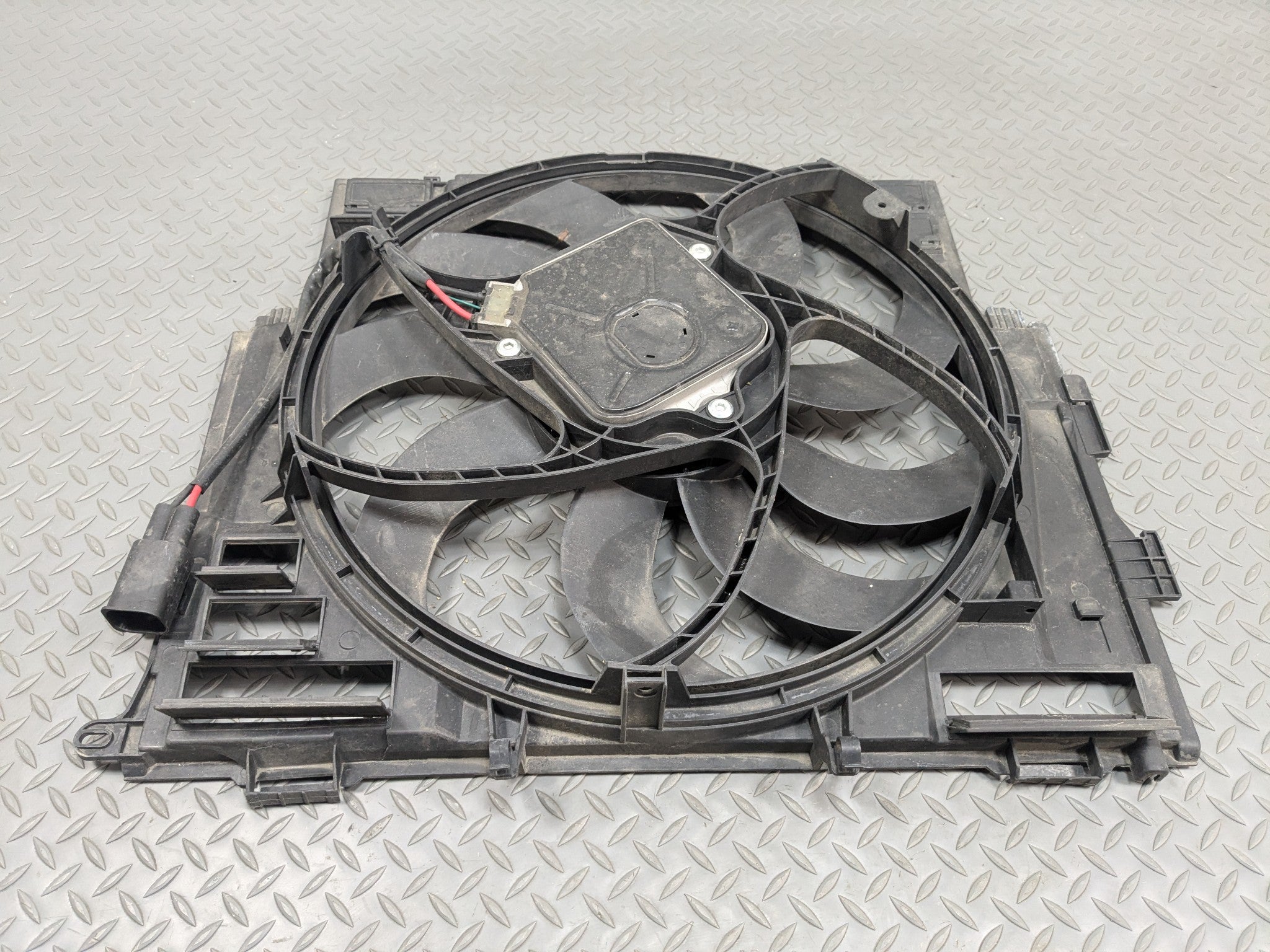 2014 - 2016 BMW 528I OEM ELECTRIC COOLING MOTOR FAN BLADE WITH SHROUD