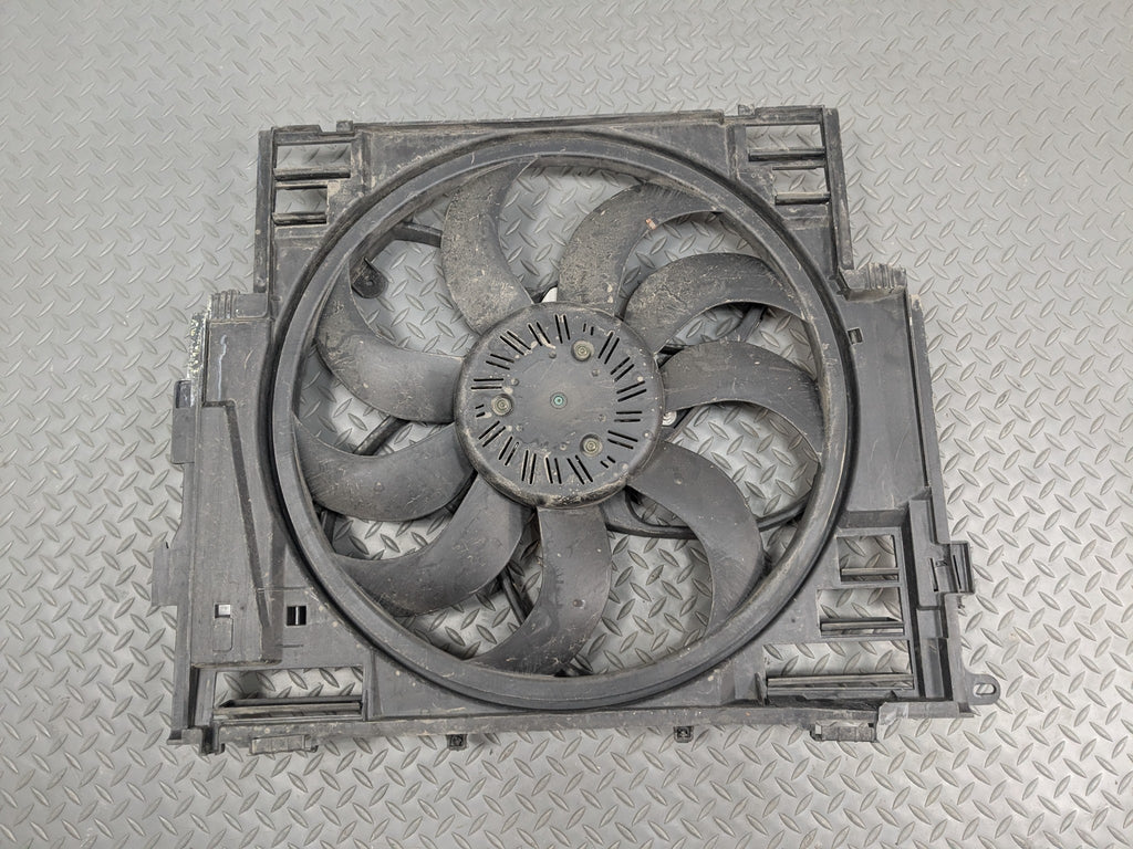 2014 - 2016 BMW 528I OEM ELECTRIC COOLING MOTOR FAN BLADE WITH SHROUD