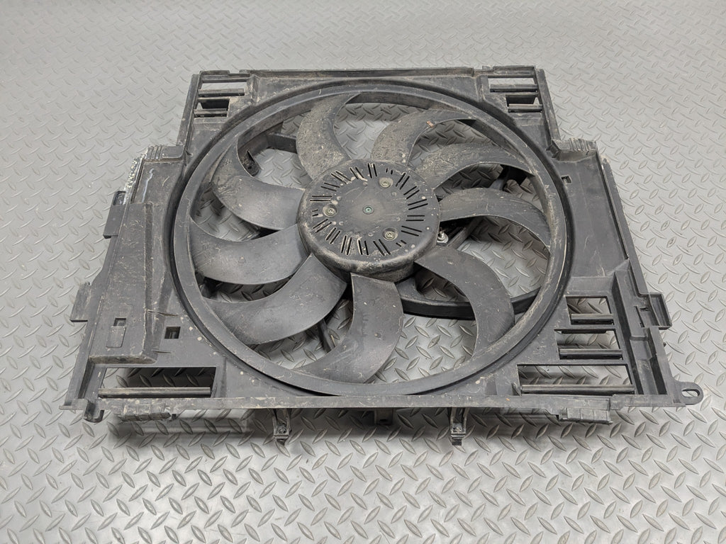 2014 - 2016 BMW 528I OEM ELECTRIC COOLING MOTOR FAN BLADE WITH SHROUD