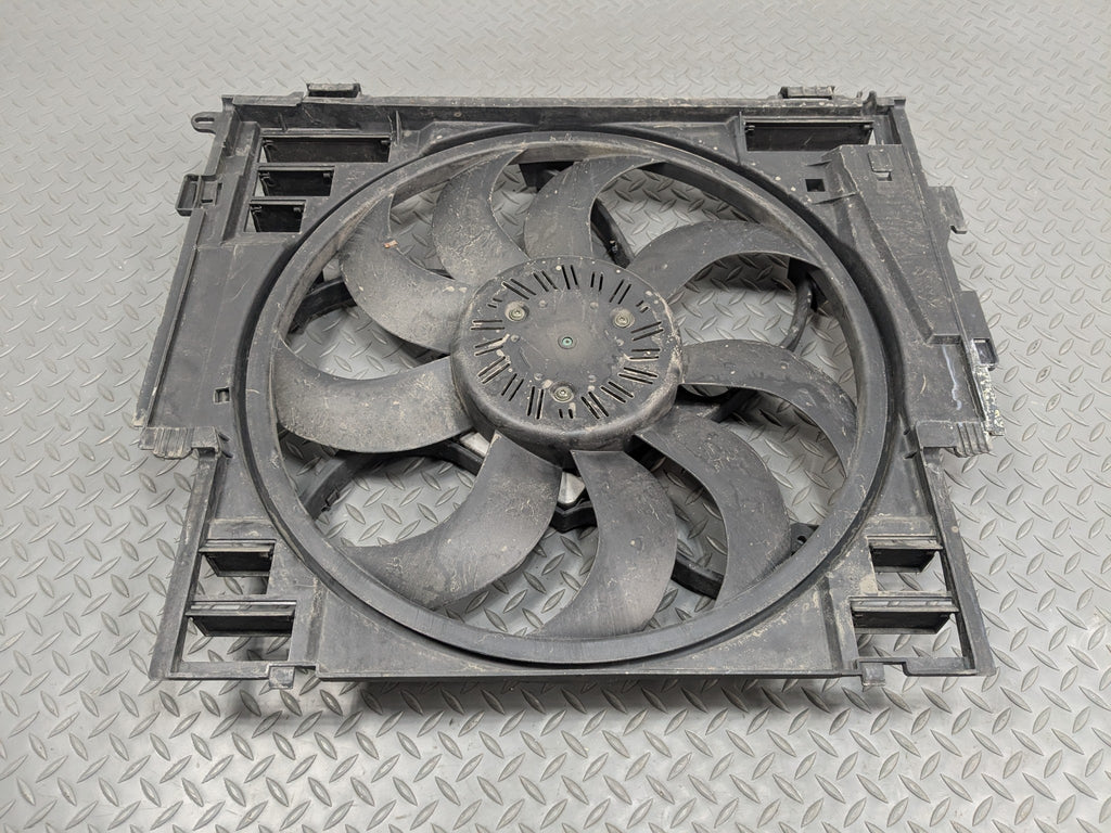 2014 - 2016 BMW 528I OEM ELECTRIC COOLING MOTOR FAN BLADE WITH SHROUD