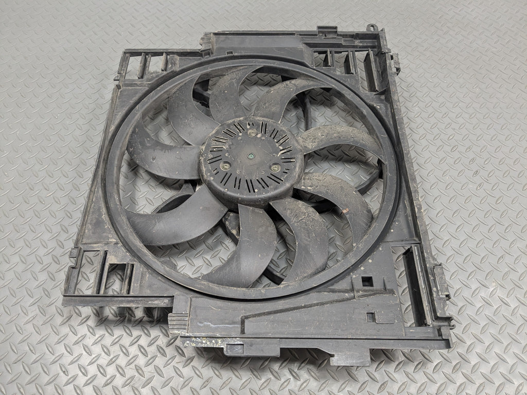 2014 - 2016 BMW 528I OEM ELECTRIC COOLING MOTOR FAN BLADE WITH SHROUD