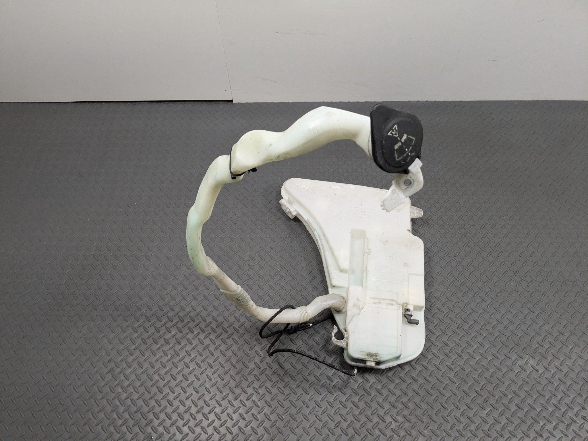 2014 - 2016 BMW 528I OEM FRONT WINDSHIELD WASHER BOTTLE FLUID RESERVOIR TANK