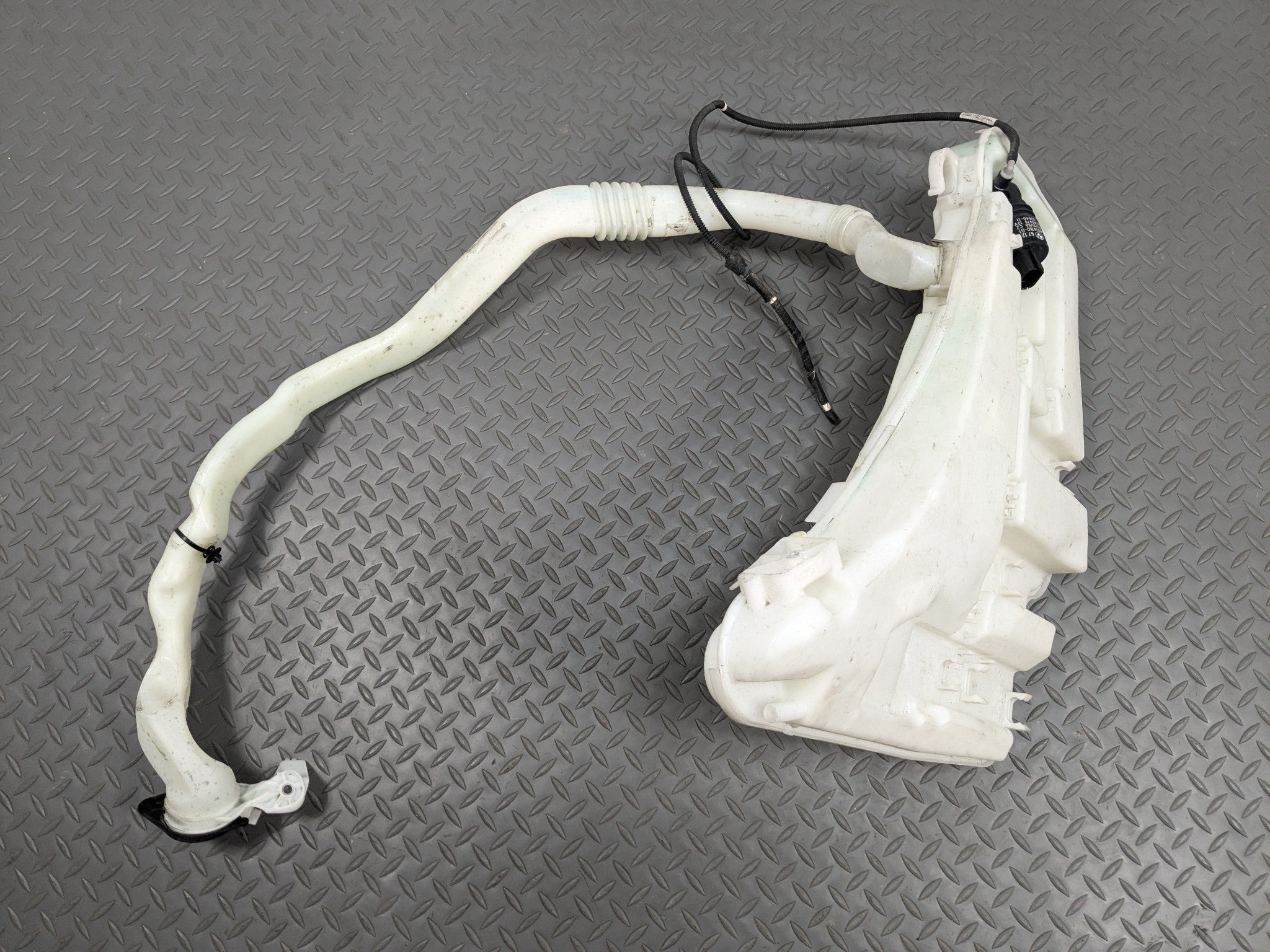 2014 - 2016 BMW 528I OEM FRONT WINDSHIELD WASHER BOTTLE FLUID RESERVOIR TANK
