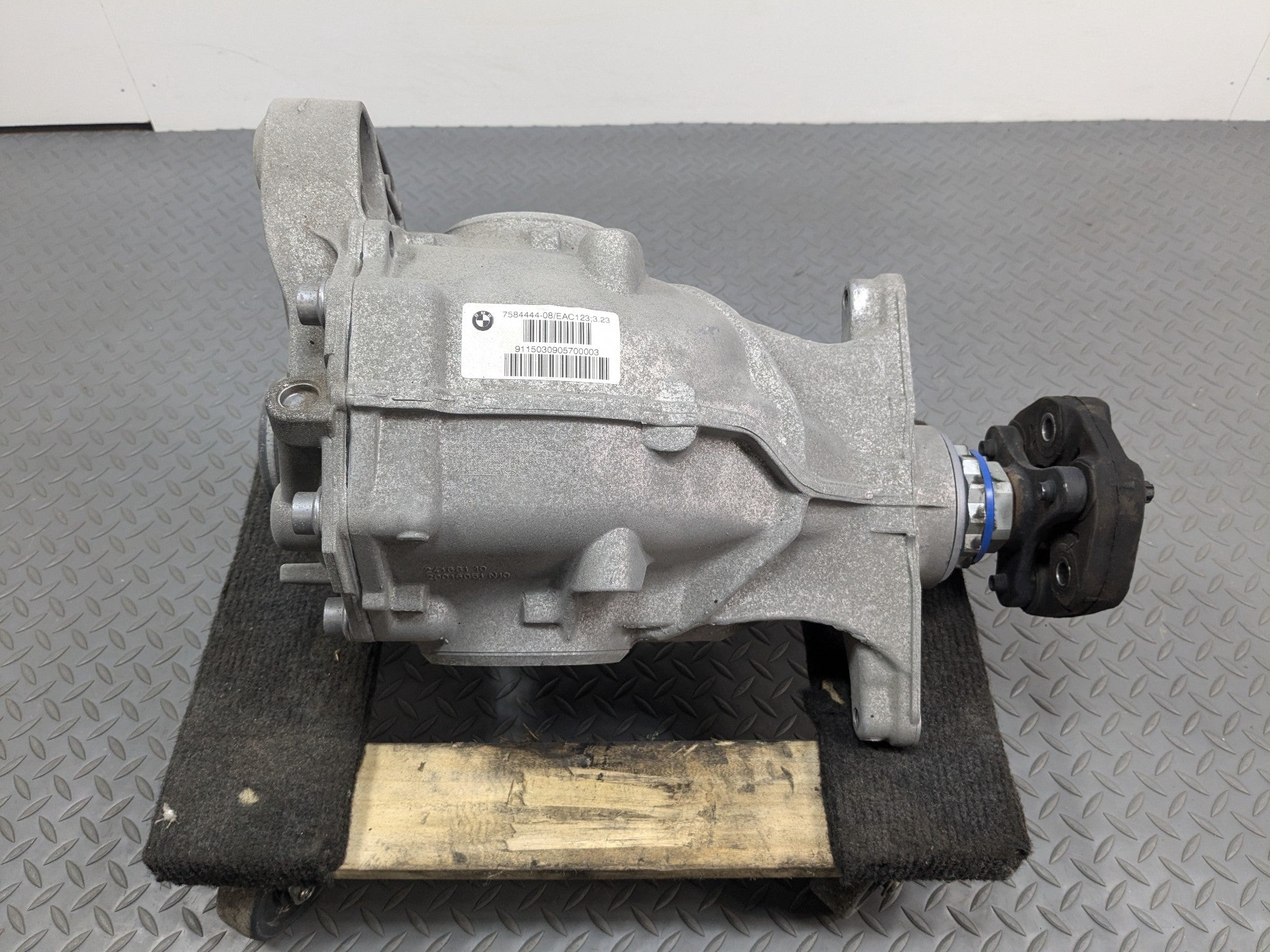 2014 - 2016 BMW 528I OEM REAR AXLE DIFFERENTIAL CARRIER ASSEMBLY RWD 3.23 RATIO