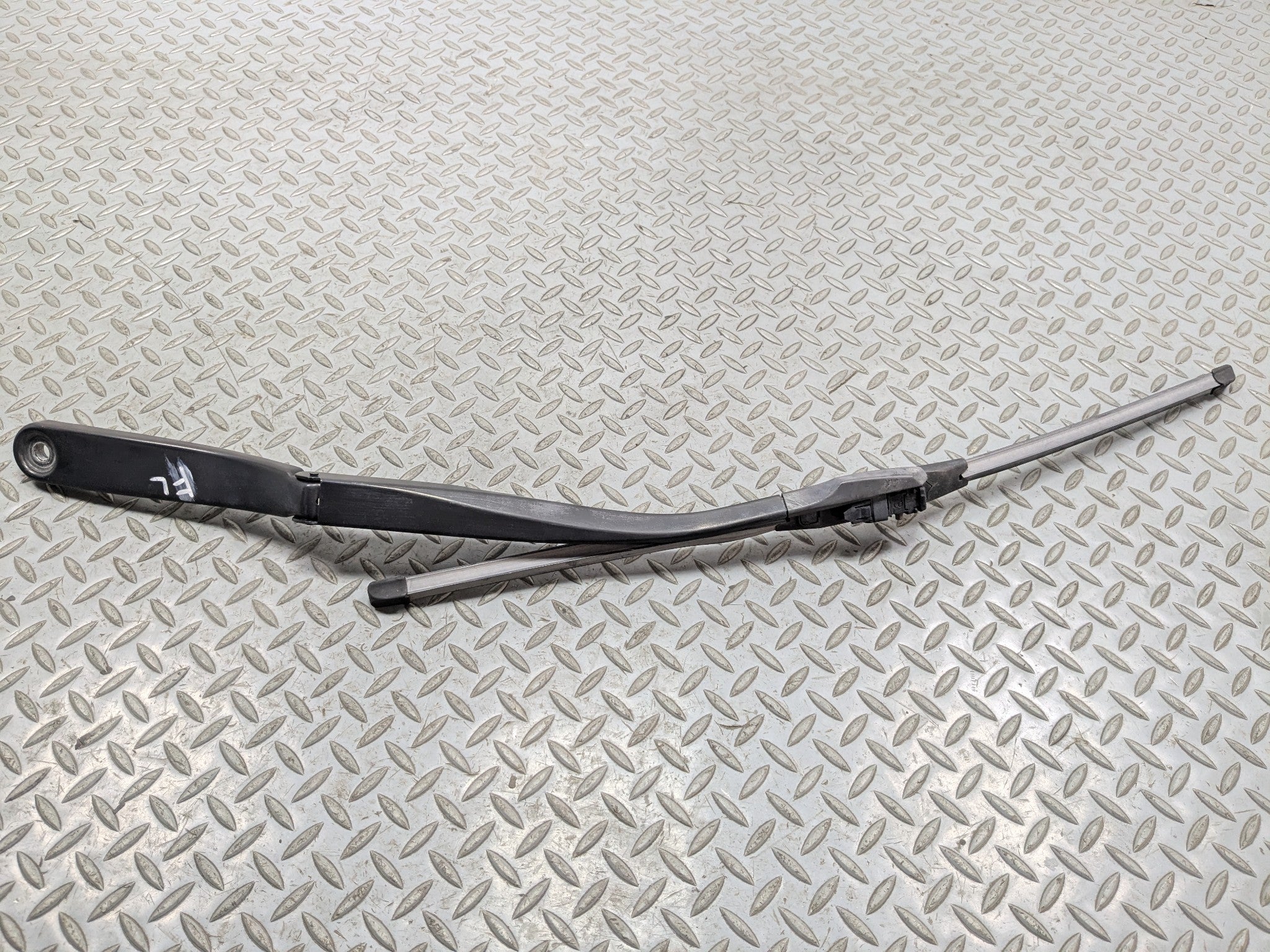2014 - 2016 BMW 528I OEM WINDSHIELD WIPER ARM WITH BLADE FRONT LEFT DRIVER SIDE