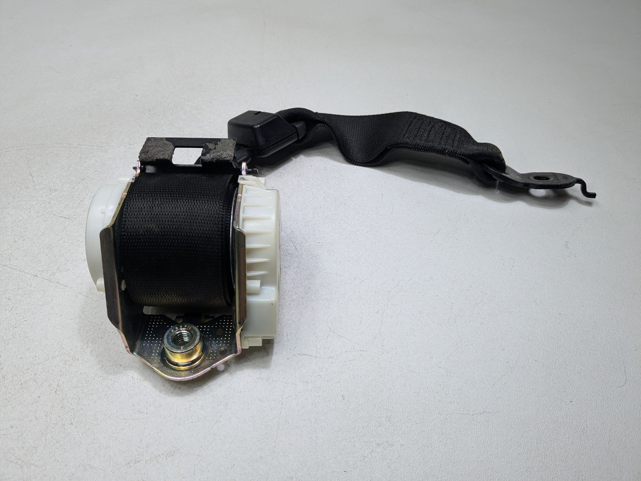 2014 - 2016 BMW 528I OEM SAFETY SEAT BELT RETRACTOR BLACK REAR CENTER SECOND ROW