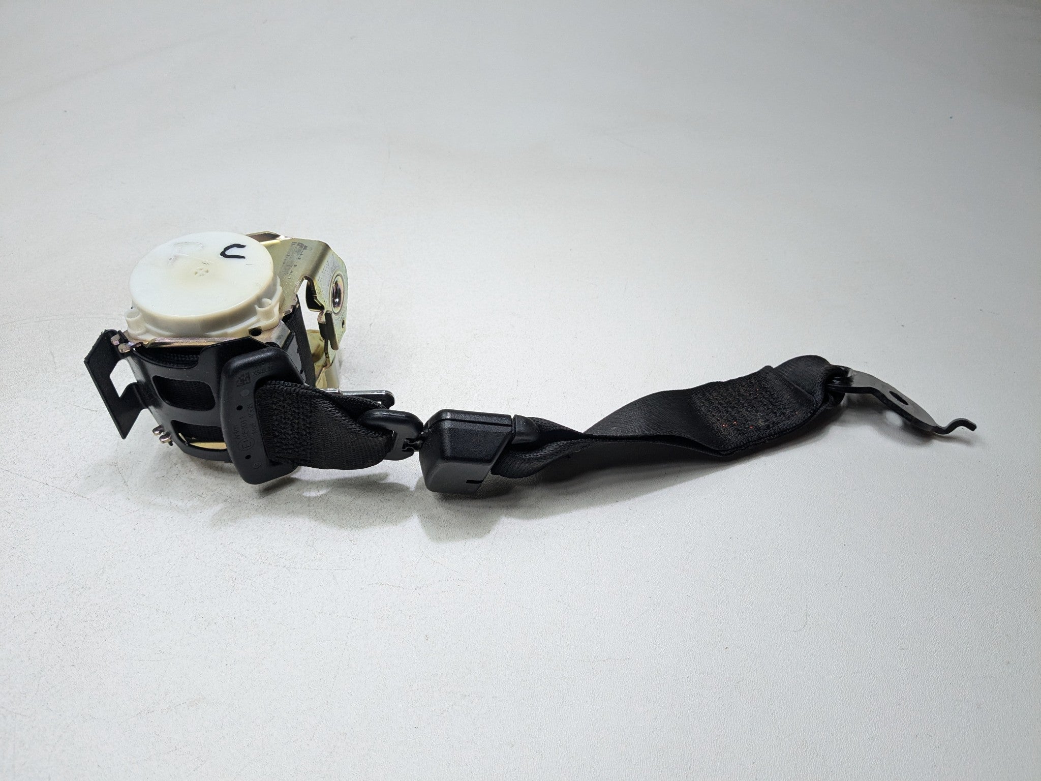 2014 - 2016 BMW 528I OEM SAFETY SEAT BELT RETRACTOR BLACK REAR CENTER SECOND ROW
