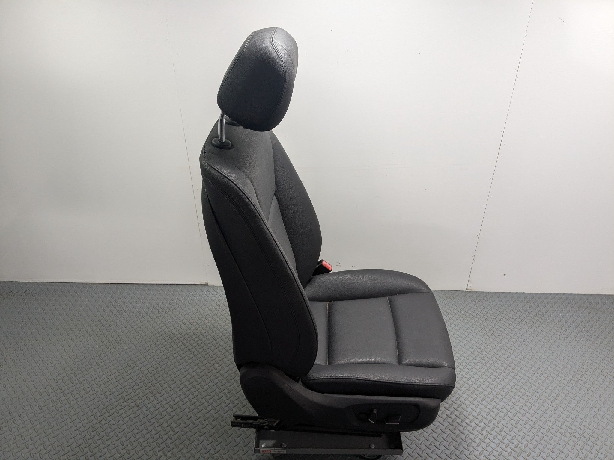 2014 - 2016 BMW 528I OEM SEAT BLACK LEATHER WITH BUCKLE FRONT LEFT DRIVER SIDE