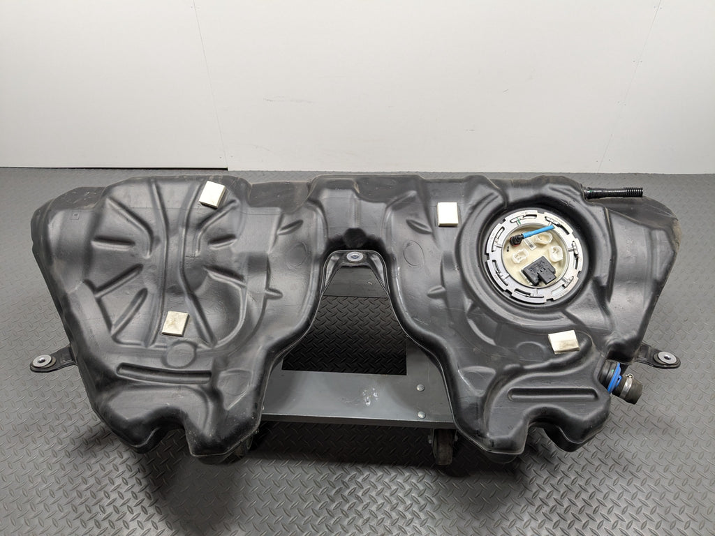 2014 - 2016 BMW 528I OEM GASOLINE GAS FUEL TANK RESERVOIR ASSEMBLY