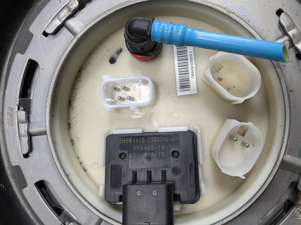 2014 - 2016 BMW 528I OEM GASOLINE GAS FUEL TANK RESERVOIR ASSEMBLY