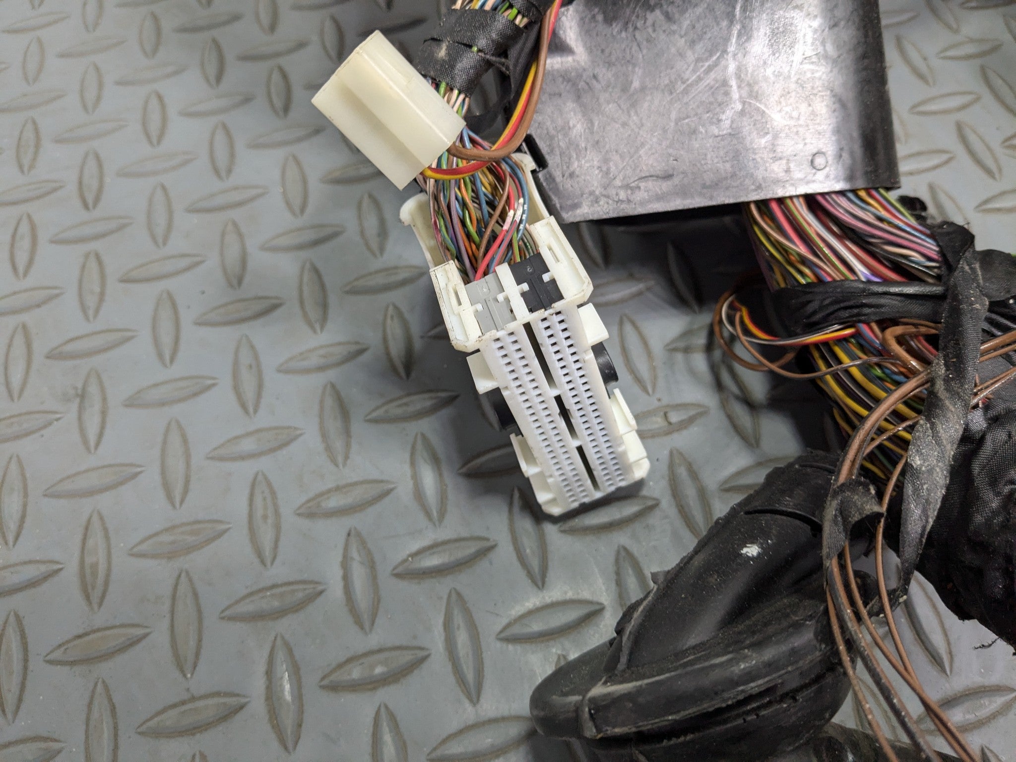 2014 - 2016 BMW 528I OEM INTERIOR BODY WIRE HARNESS CABLE AND CONNECTOR