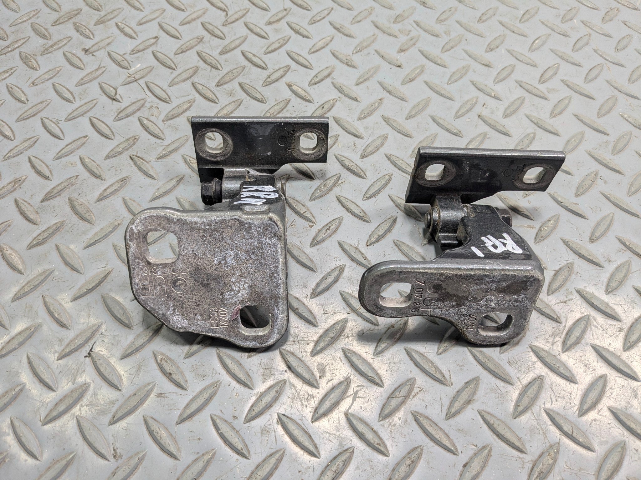 06 - 08 BMW 750I OEM DOOR HINGE SET UPPER AND LOWER REAR RIGHT PASSENGER SIDE