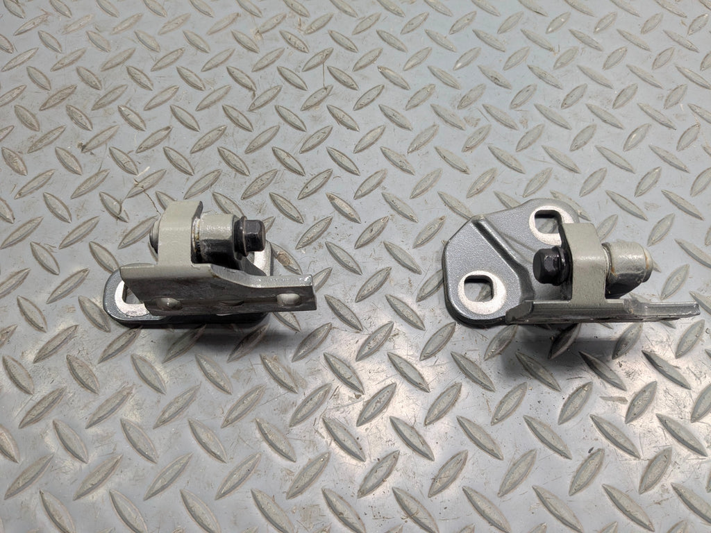 06 - 08 BMW 750I OEM DOOR HINGE SET UPPER AND LOWER FRONT RIGHT PASSENGER SIDE
