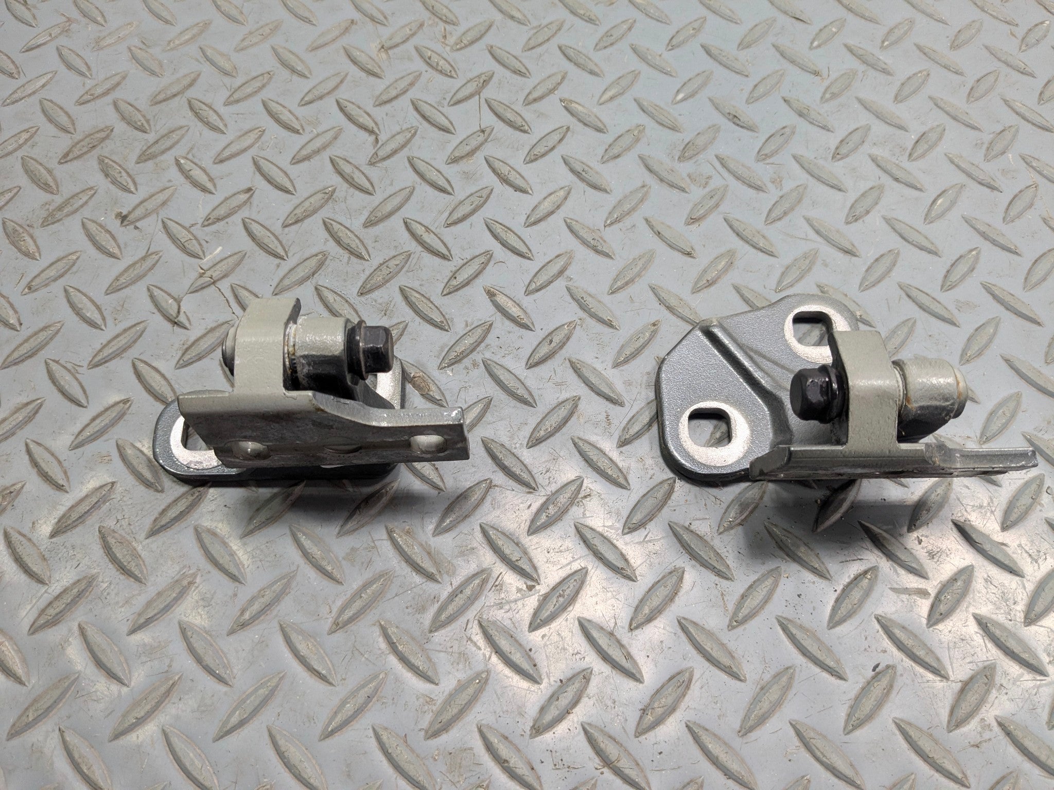 06 - 08 BMW 750I OEM DOOR HINGE SET UPPER AND LOWER FRONT RIGHT PASSENGER SIDE