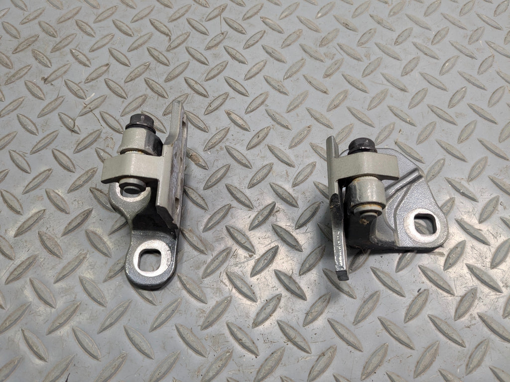 06 - 08 BMW 750I OEM DOOR HINGE SET UPPER AND LOWER FRONT RIGHT PASSENGER SIDE