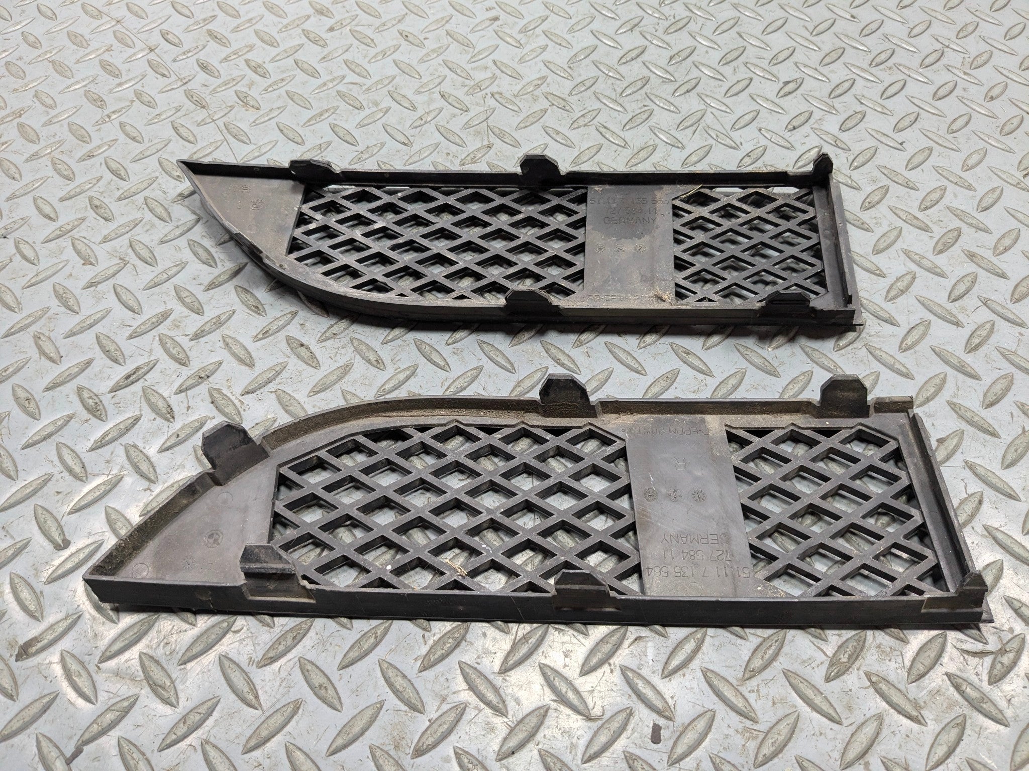 06 - 08 BMW 750I OEM LOWER GRILLE SET BUMPER MOUNTED FRONT LEFT AND RIGHT SIDE