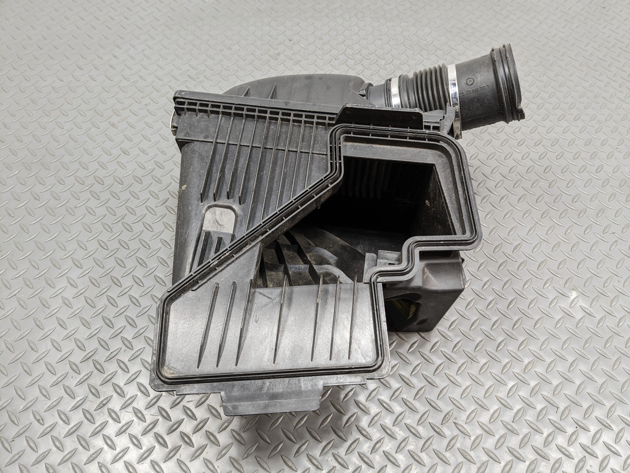 06 - 08 BMW 750I OEM AIR CLEANER INTAKE FILTER HOUSING BOX RIGHT PASSENGER SIDE