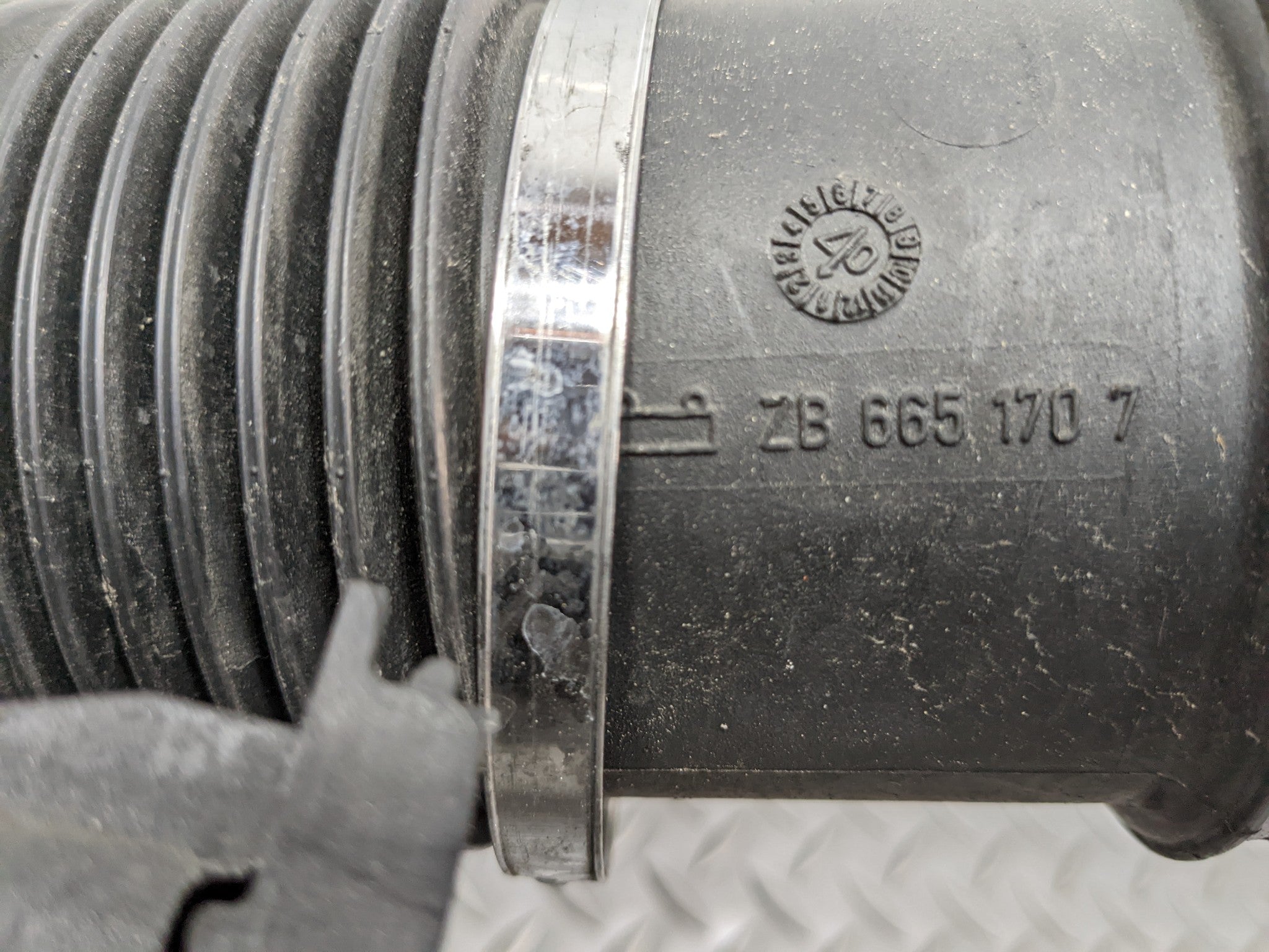 06 - 08 BMW 750I OEM AIR CLEANER INTAKE FILTER HOUSING BOX RIGHT PASSENGER SIDE