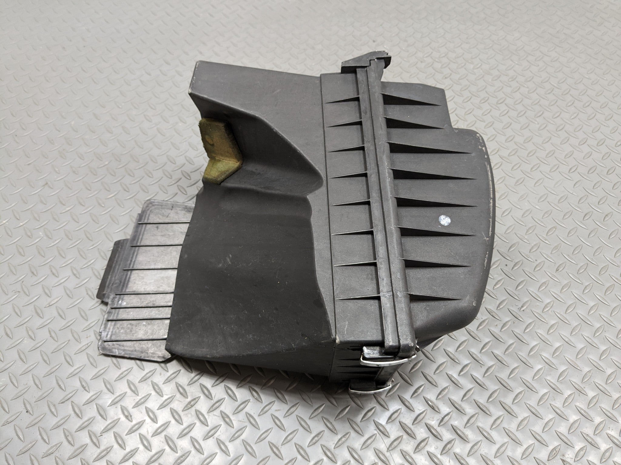 06 - 08 BMW 750I OEM AIR CLEANER INTAKE FILTER HOUSING BOX RIGHT PASSENGER SIDE