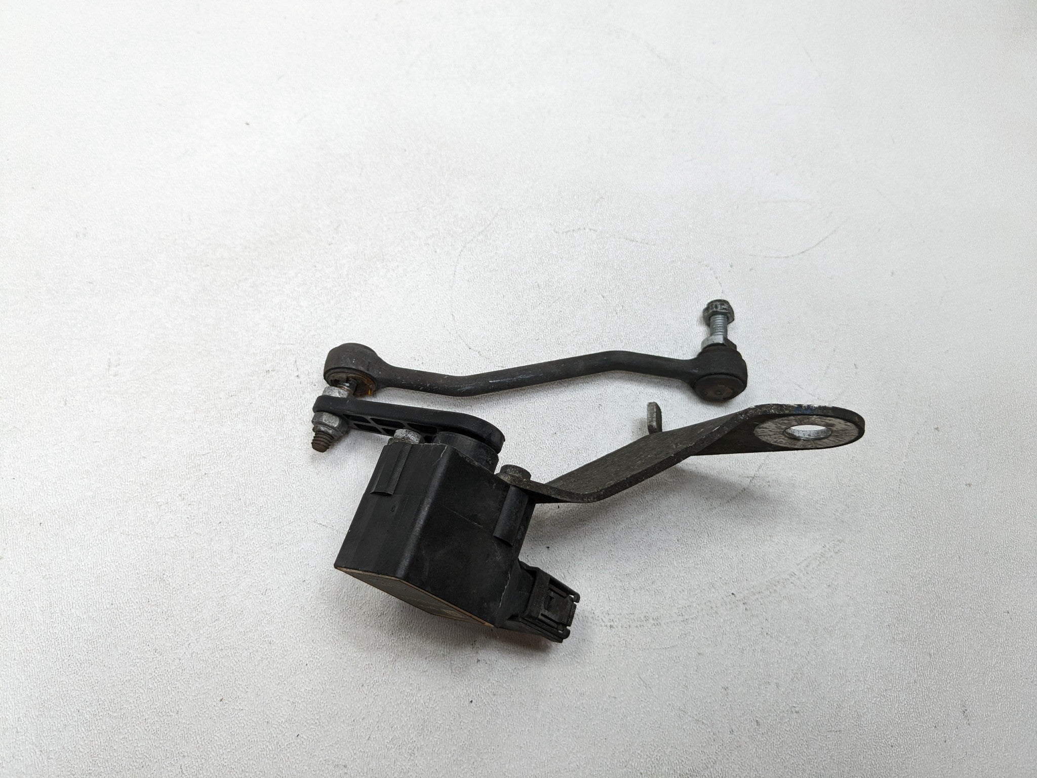 2006 - 2008 BMW 750I OEM HEAD LIGHT SUSPENSION SENSOR FRONT LEFT DRIVER SIDE