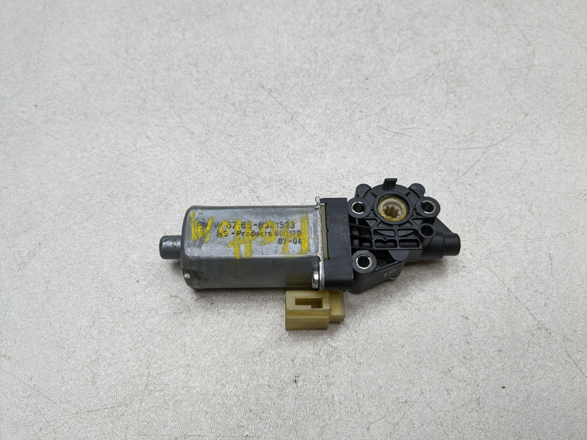 06 - 08 BMW 750I OEM POWER WINDOW BLADE SUN SHADE MOTOR REAR LEFT DRIVER SIDE