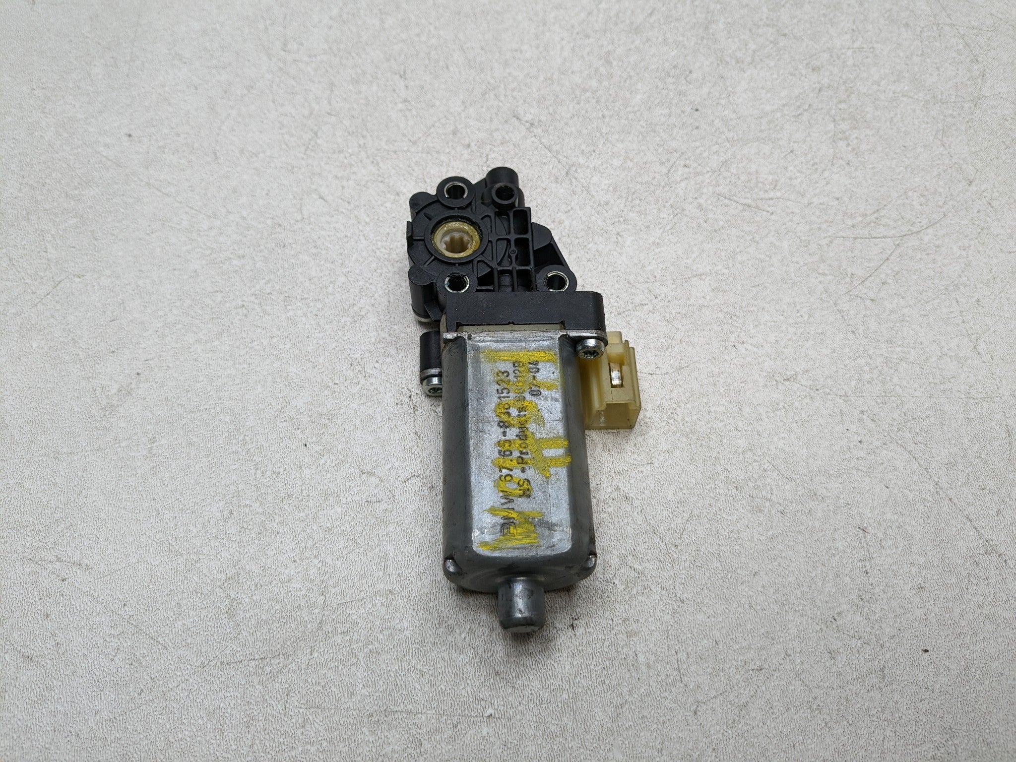 06 - 08 BMW 750I OEM POWER WINDOW BLADE SUN SHADE MOTOR REAR LEFT DRIVER SIDE