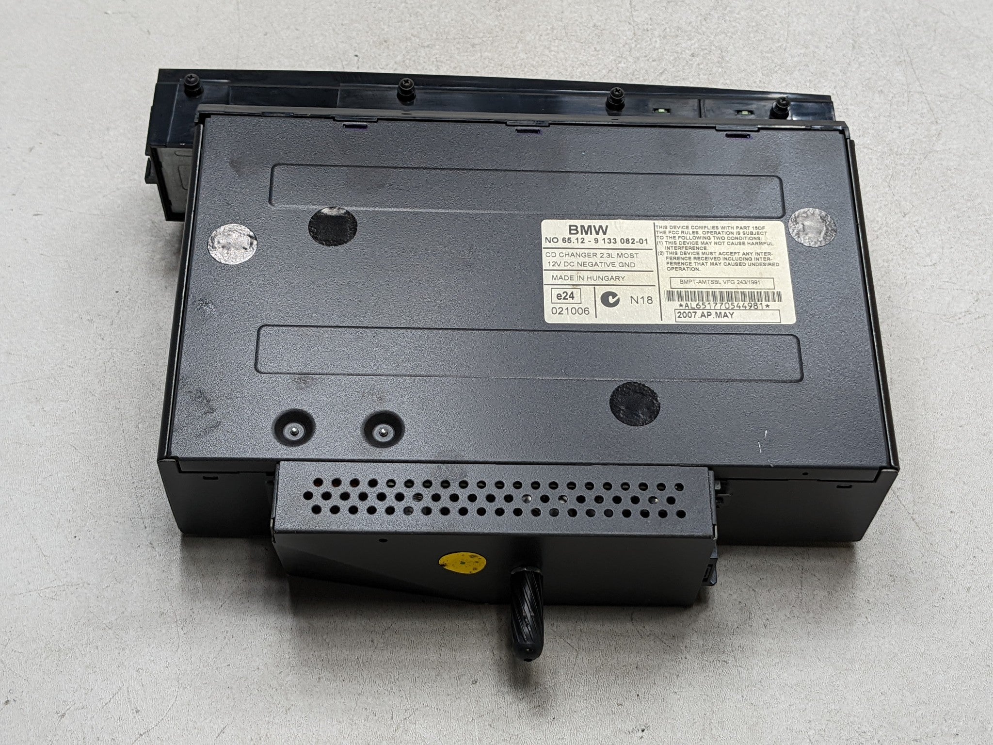 2006 - 2008 BMW 750I OEM SIX DISC CD CHANGER WITH MAGAZINE RADIO AUDIO EQUIPMENT
