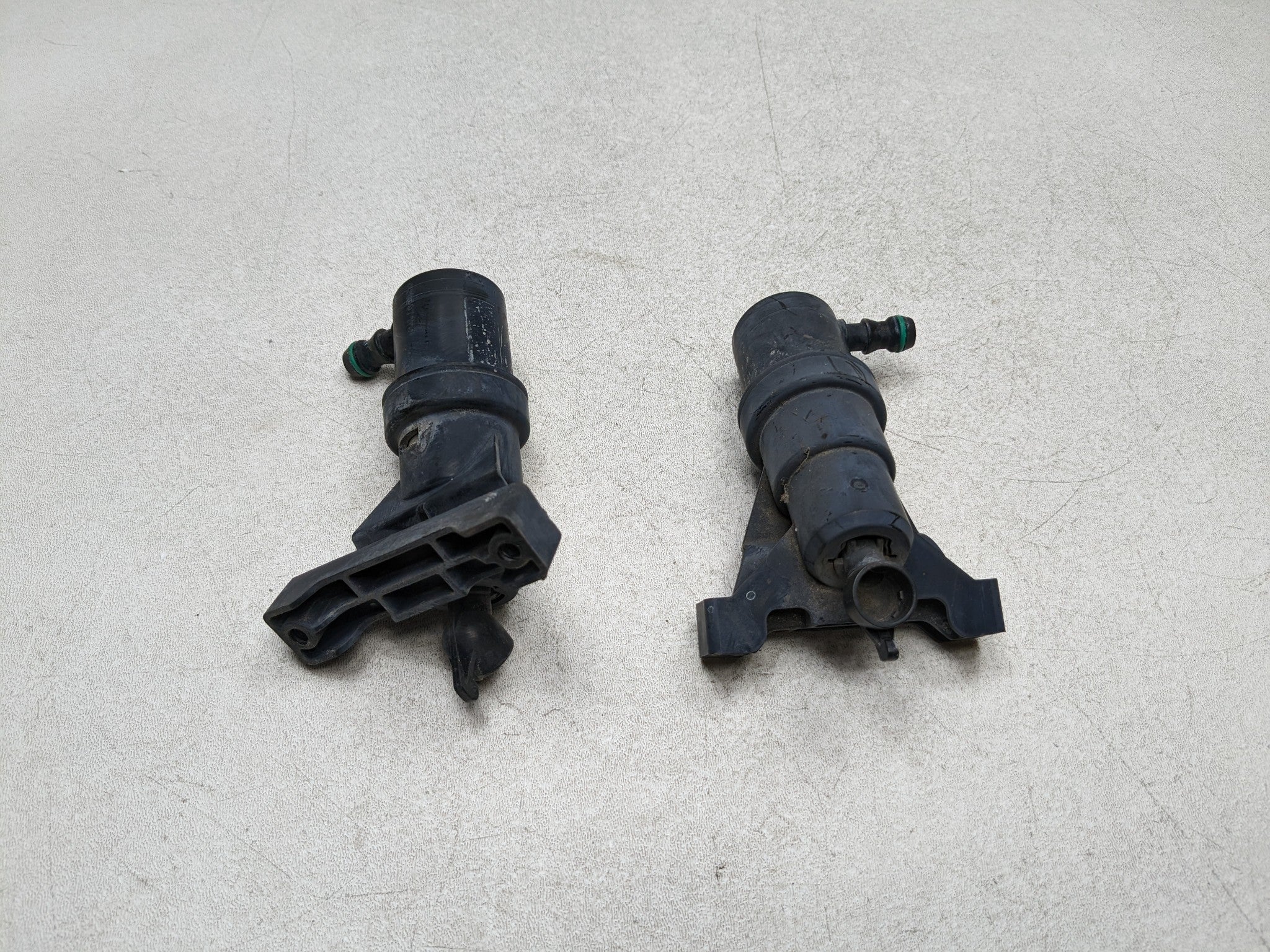 06 - 08 BMW 750I OEM HEADLIGHT WASHER SPRAY JET NOZZLE SET FRONT LEFT AND RIGHT