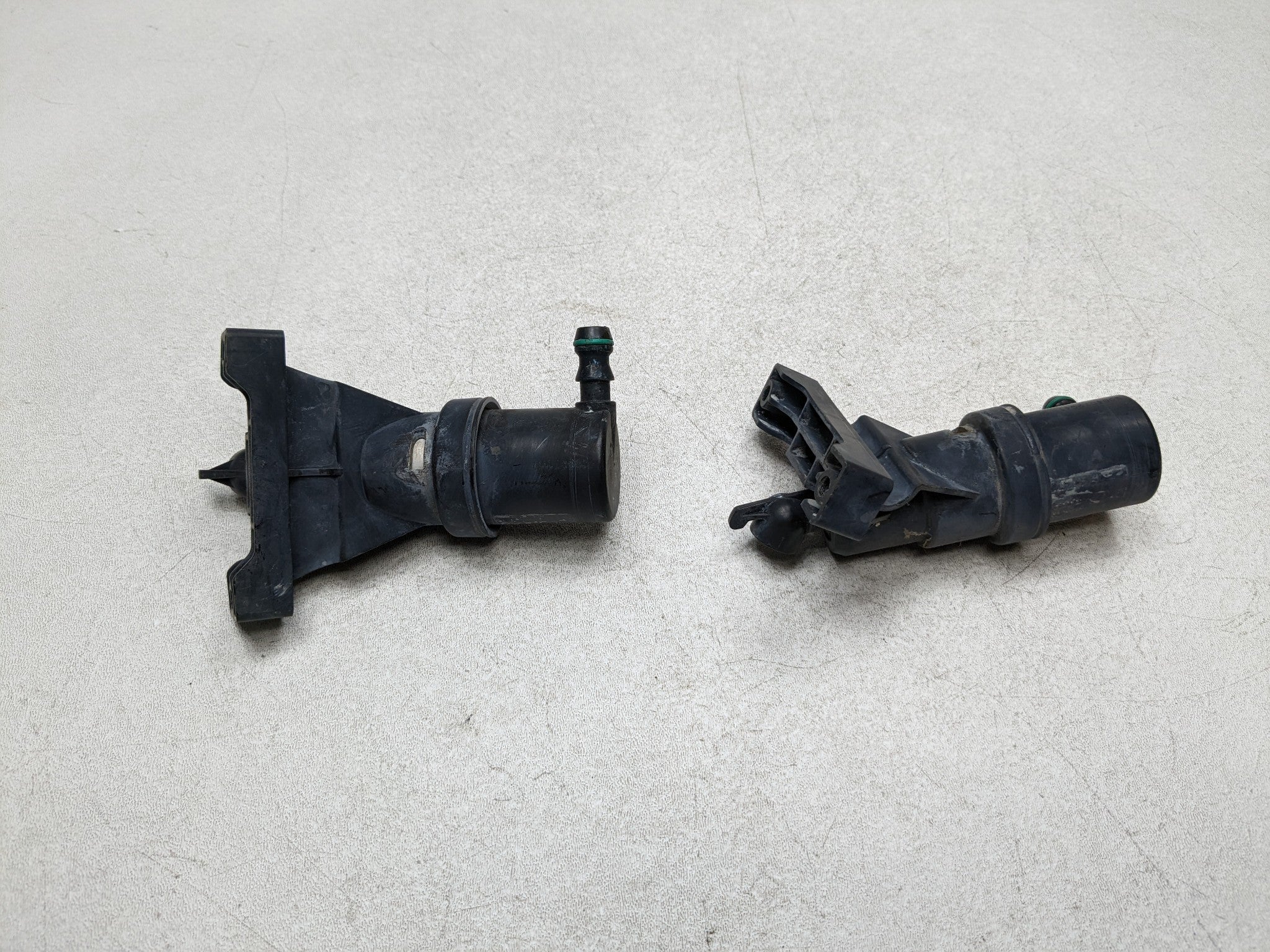 06 - 08 BMW 750I OEM HEADLIGHT WASHER SPRAY JET NOZZLE SET FRONT LEFT AND RIGHT