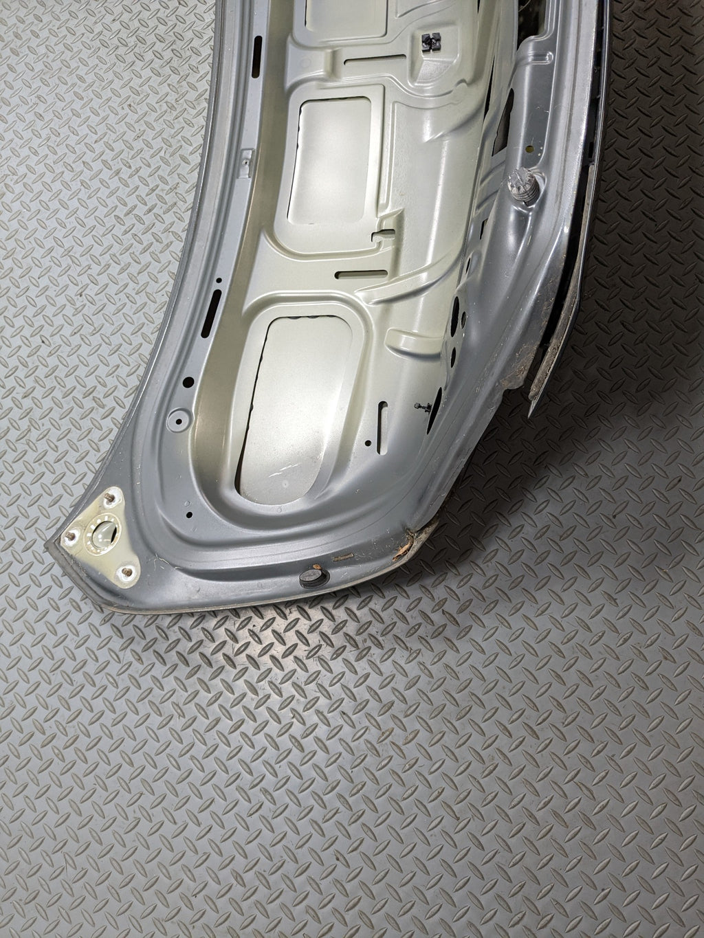 06 - 08 BMW 750I OEM REAR TRUNK DECK LID SHELL COVER PANEL WITH EMBLEM ASSEMBLY