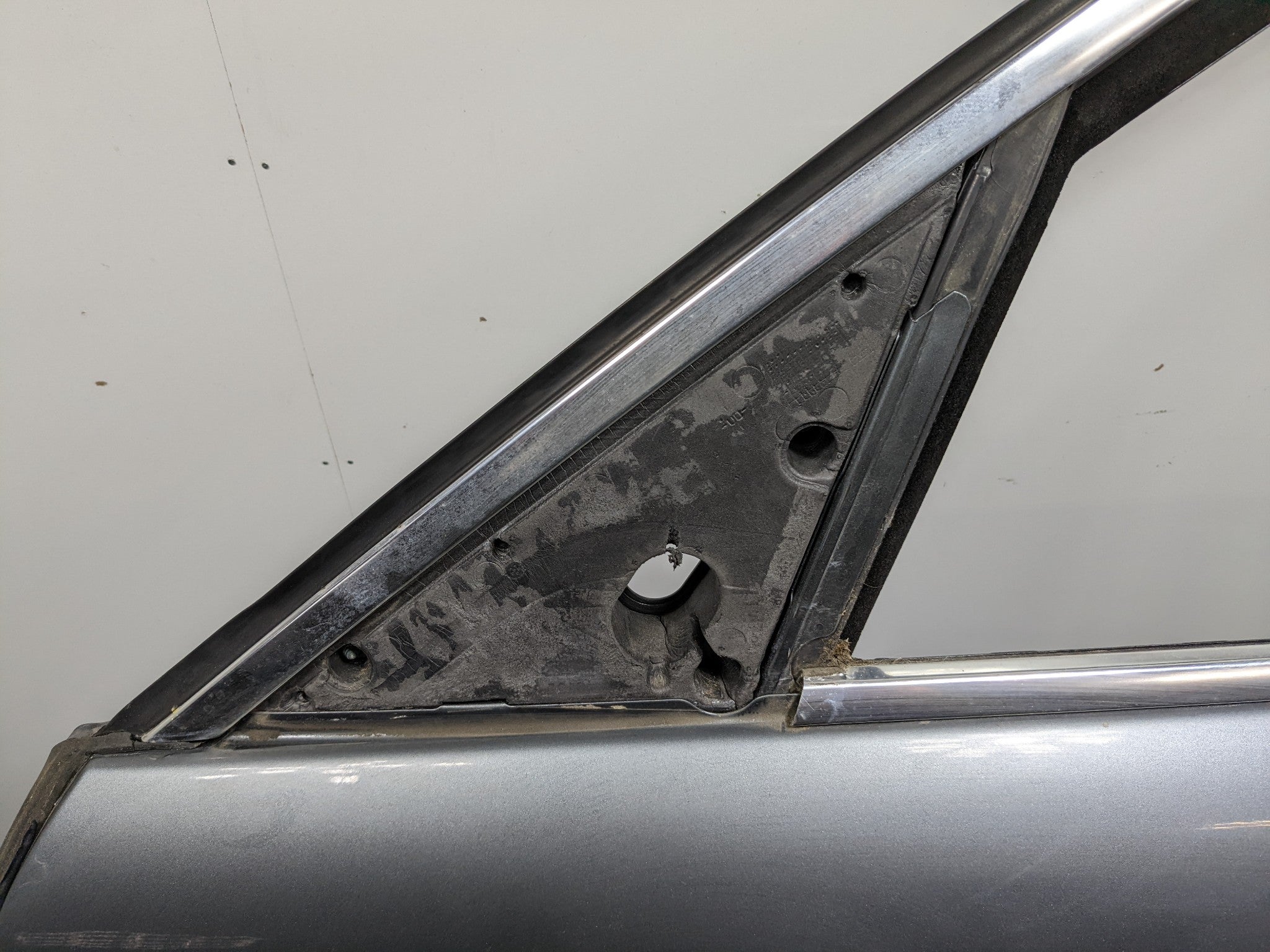 06 - 08 BMW 750I OEM DOOR SHELL PANEL WITH EXTERIOR DOOR HANDLE FRONT LEFT SIDE