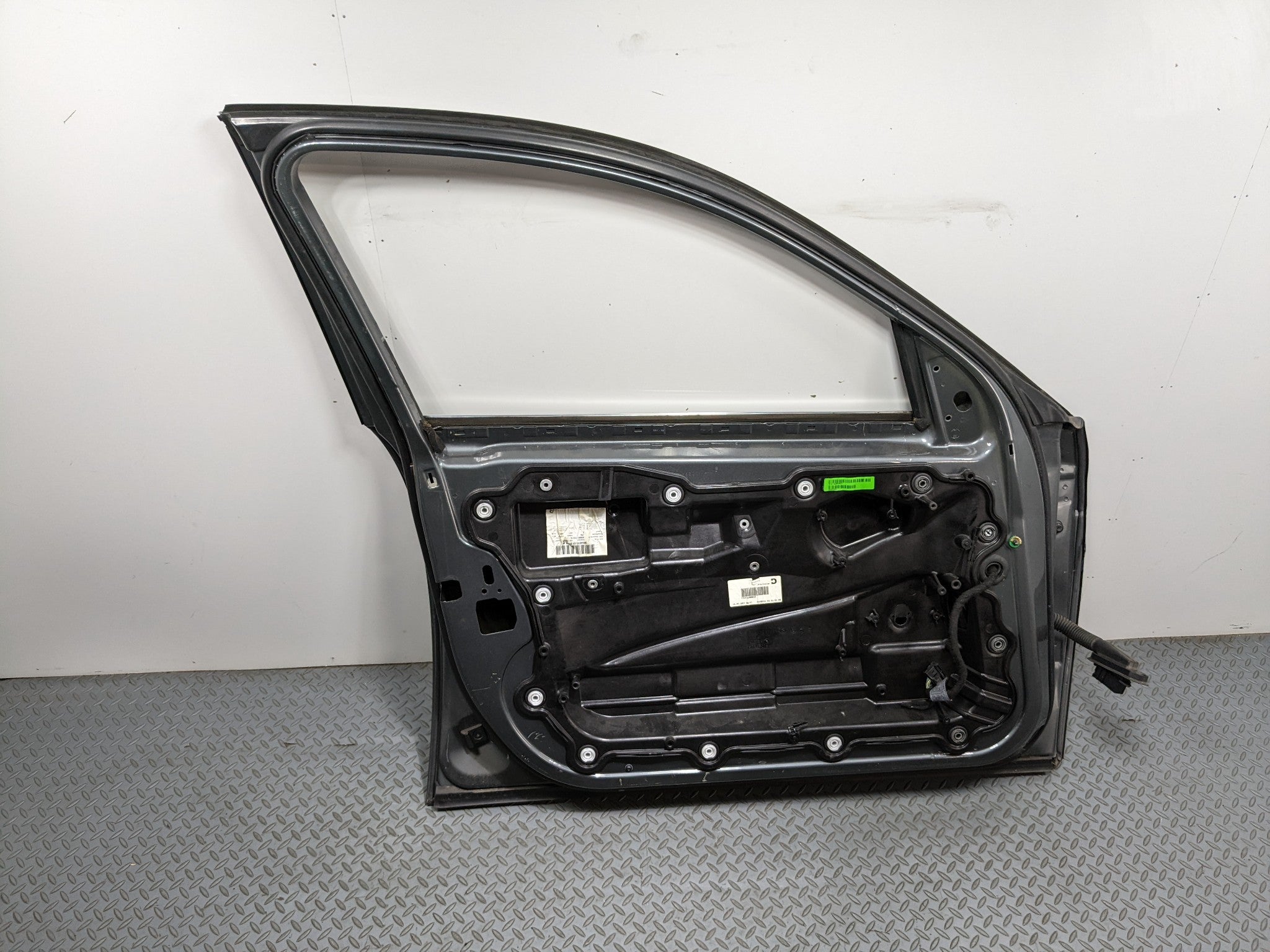 06 - 08 BMW 750I OEM DOOR SHELL PANEL WITH EXTERIOR DOOR HANDLE FRONT LEFT SIDE