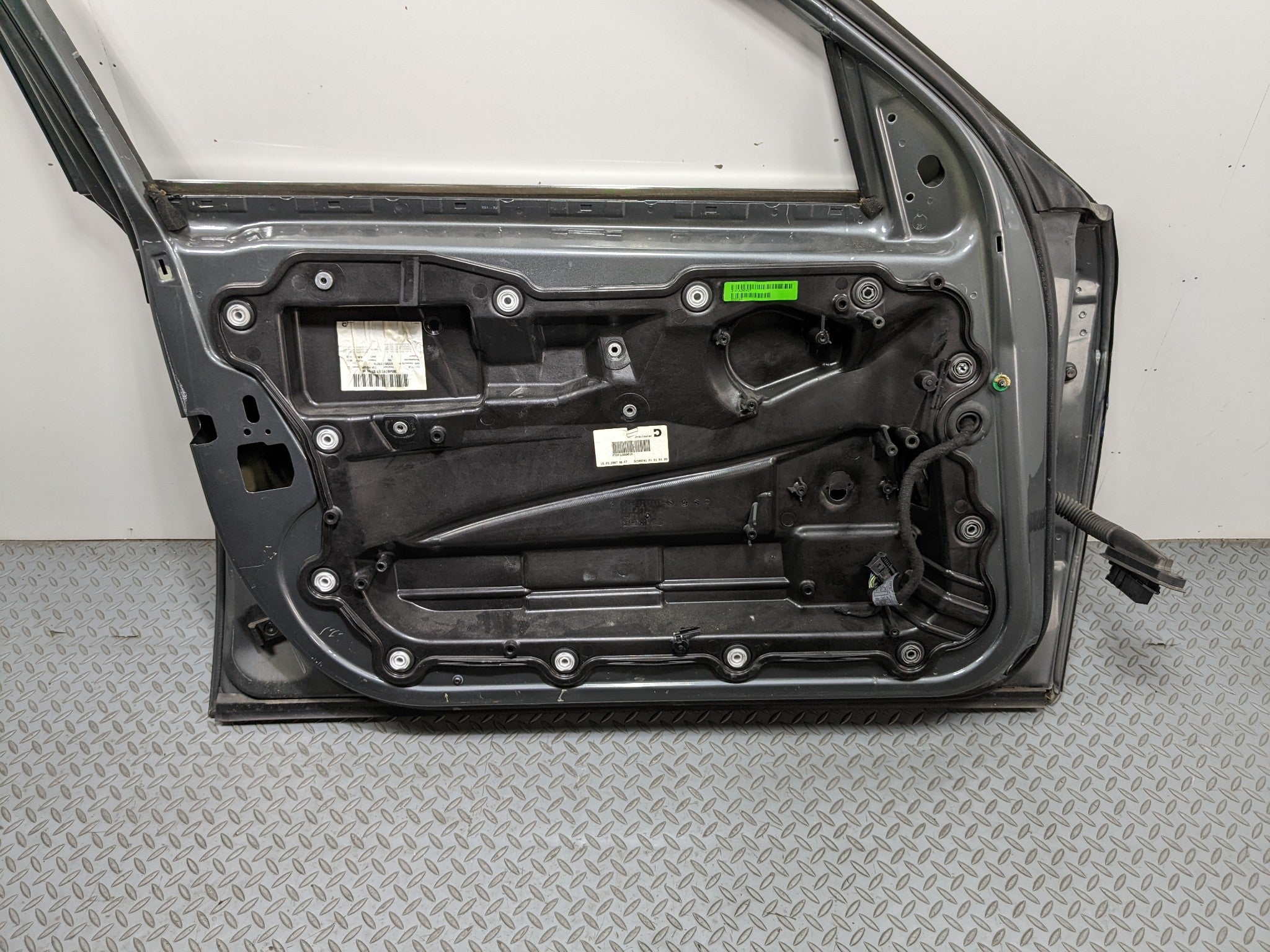 06 - 08 BMW 750I OEM DOOR SHELL PANEL WITH EXTERIOR DOOR HANDLE FRONT LEFT SIDE