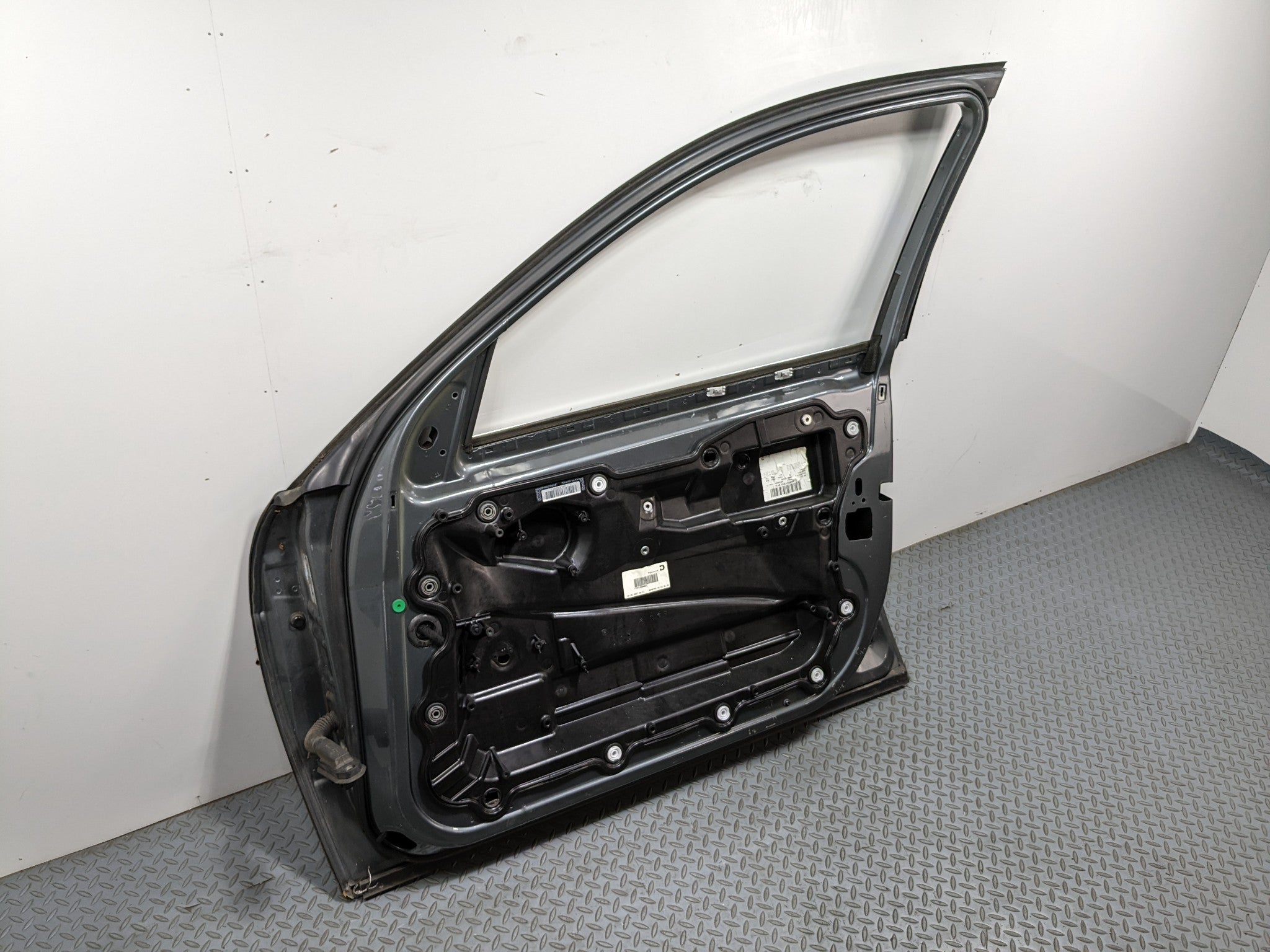 06 - 08 BMW 750I OEM DOOR SHELL PANEL WITH EXTERIOR DOOR HANDLE FRONT RIGHT SIDE