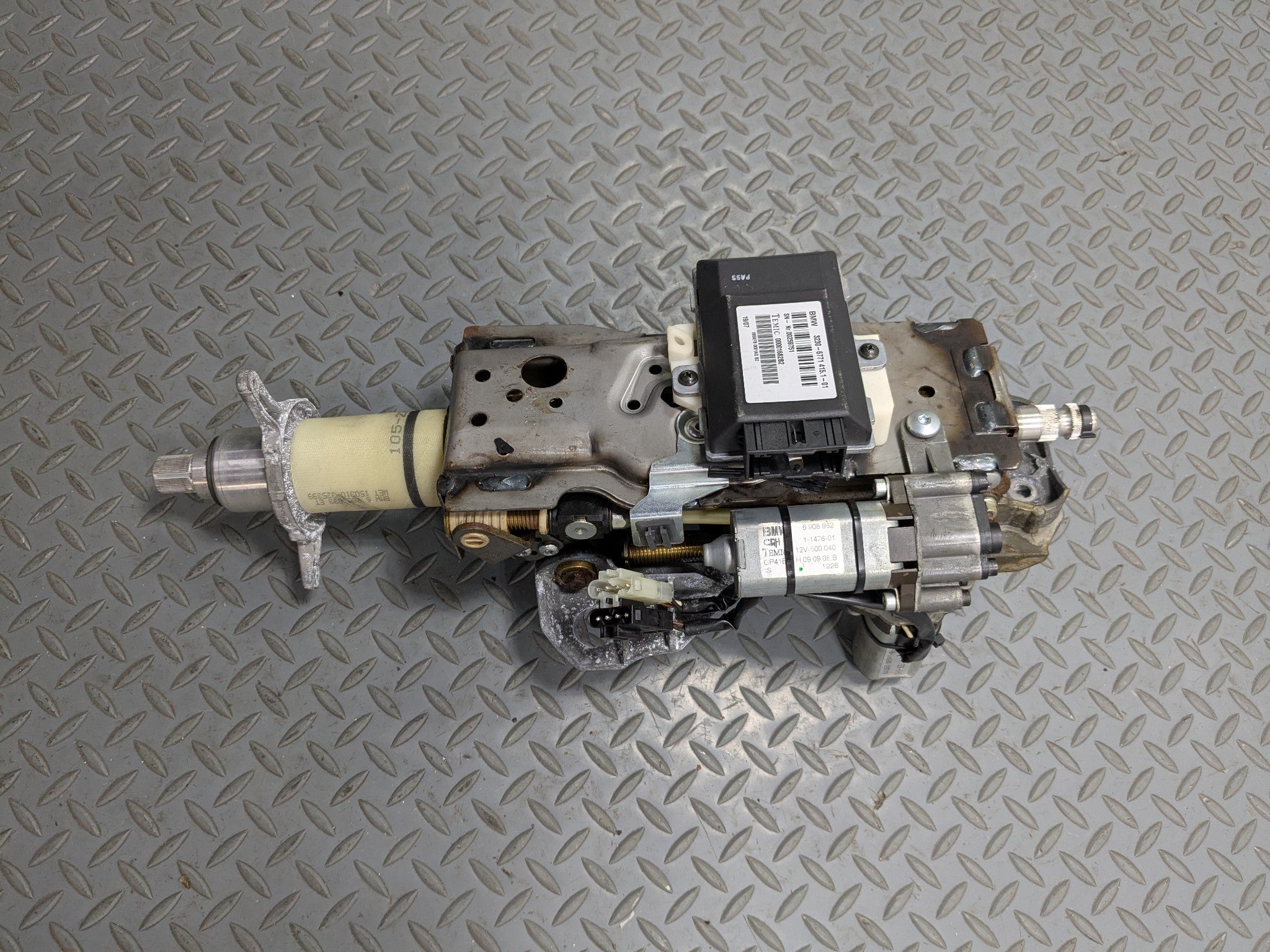 06 - 08 BMW 750I OEM ELECTRIC STEERING COLUMN SHAFT WITH POWER ADJUSTABLE MOTOR