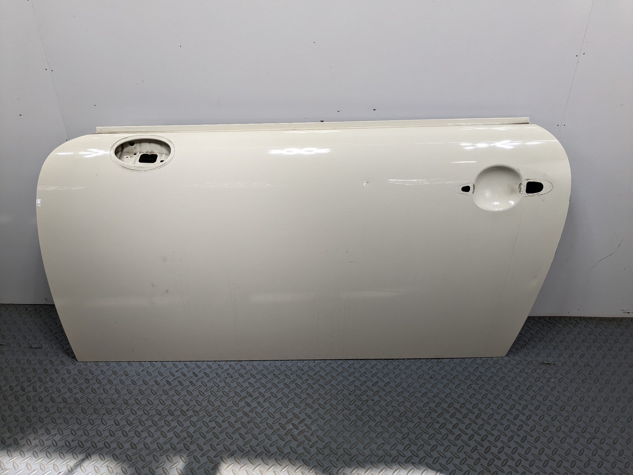 11 - 14 MINI COOPER CLUBMAN OEM DOOR SHELL PANEL PEPPER WHITE FRONT LEFT SIDE