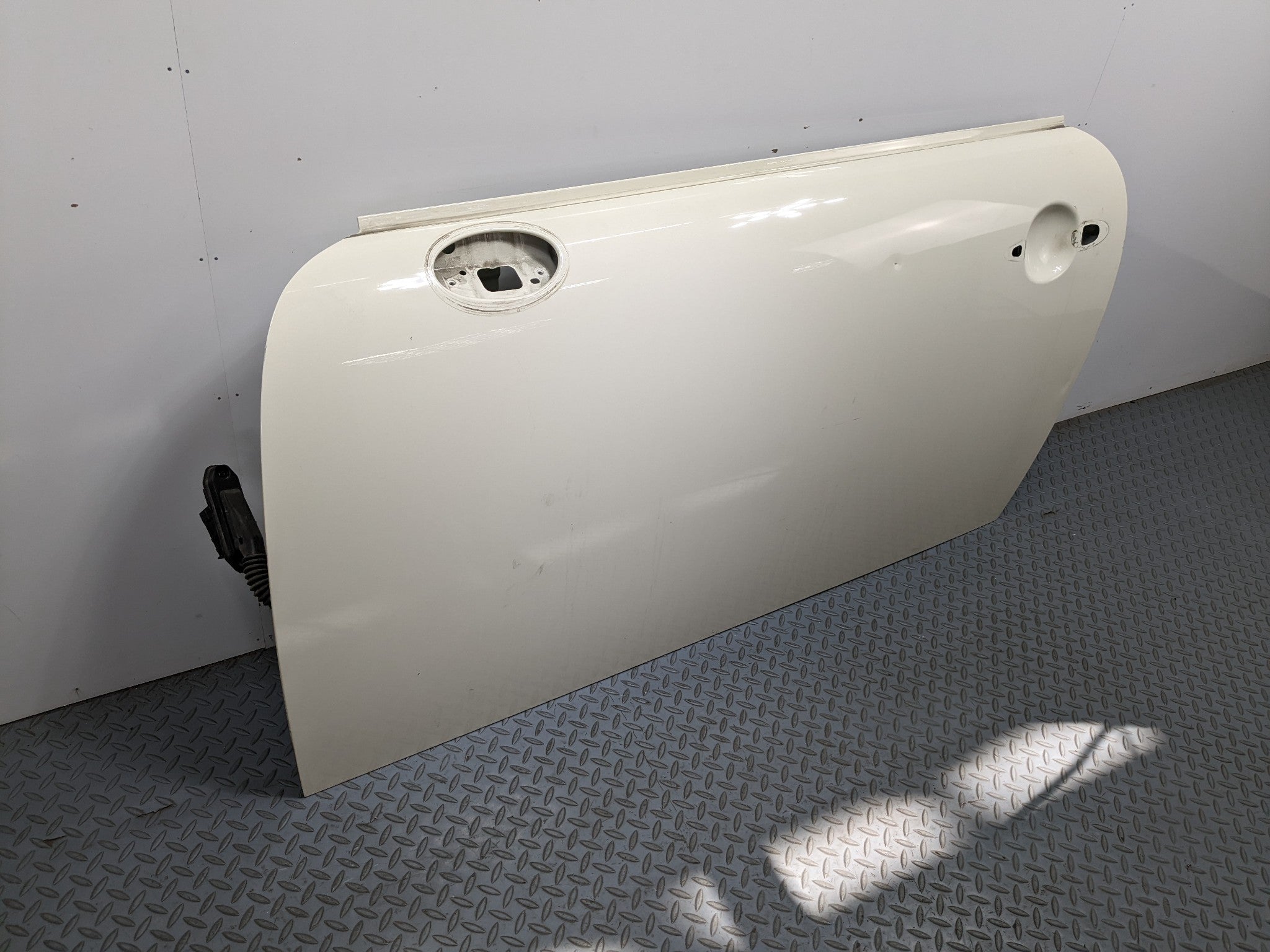 11 - 14 MINI COOPER CLUBMAN OEM DOOR SHELL PANEL PEPPER WHITE FRONT LEFT SIDE